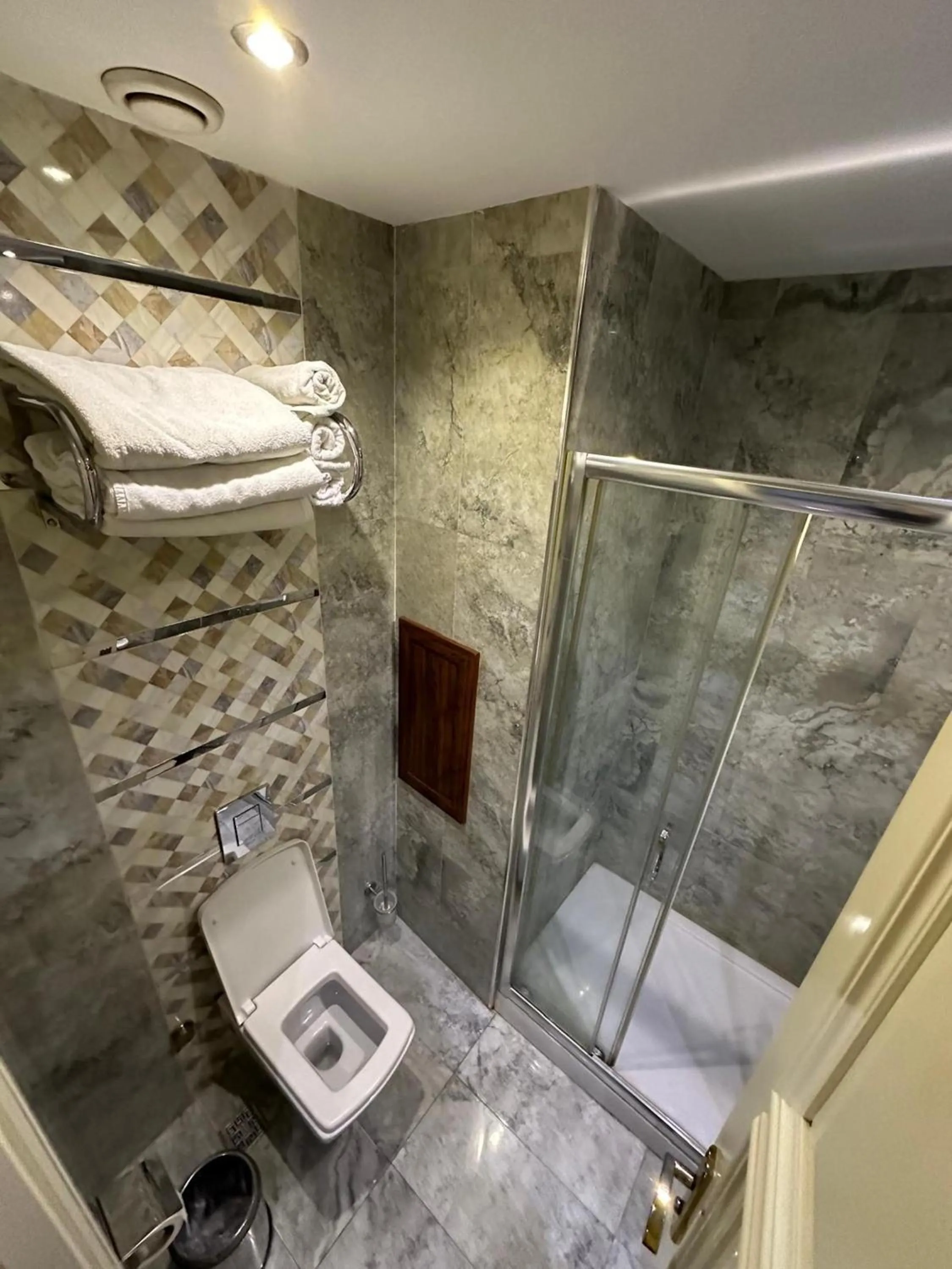 Shower in Sahra Airport Hotel