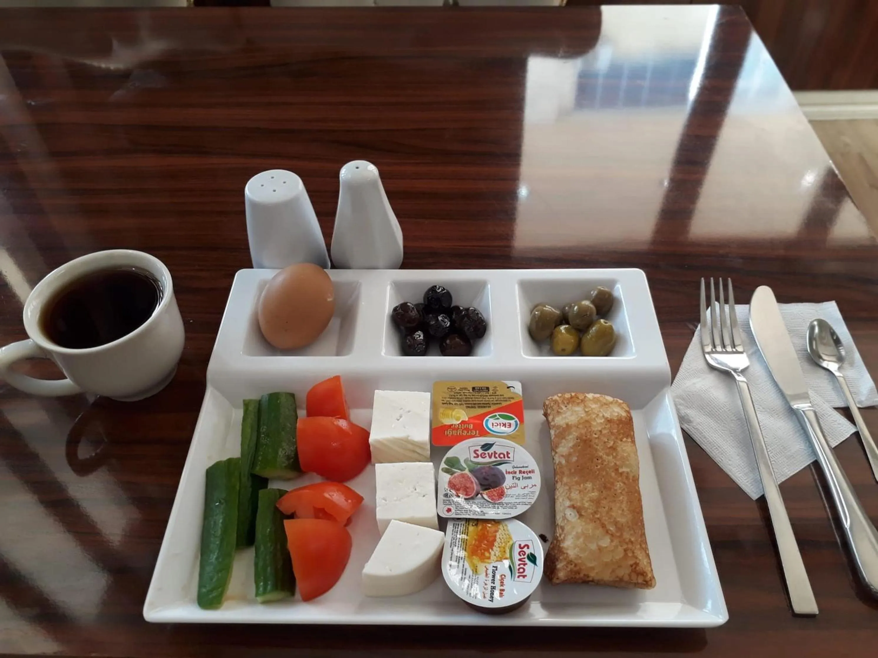 Food and drinks in Sahra Airport Hotel