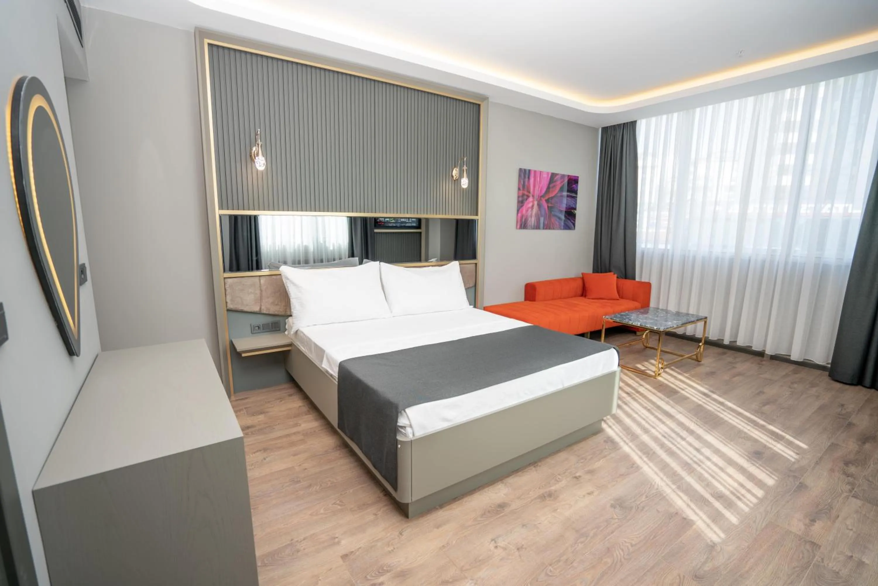 Photo of the whole room, Bed in 216 Ruby Suite