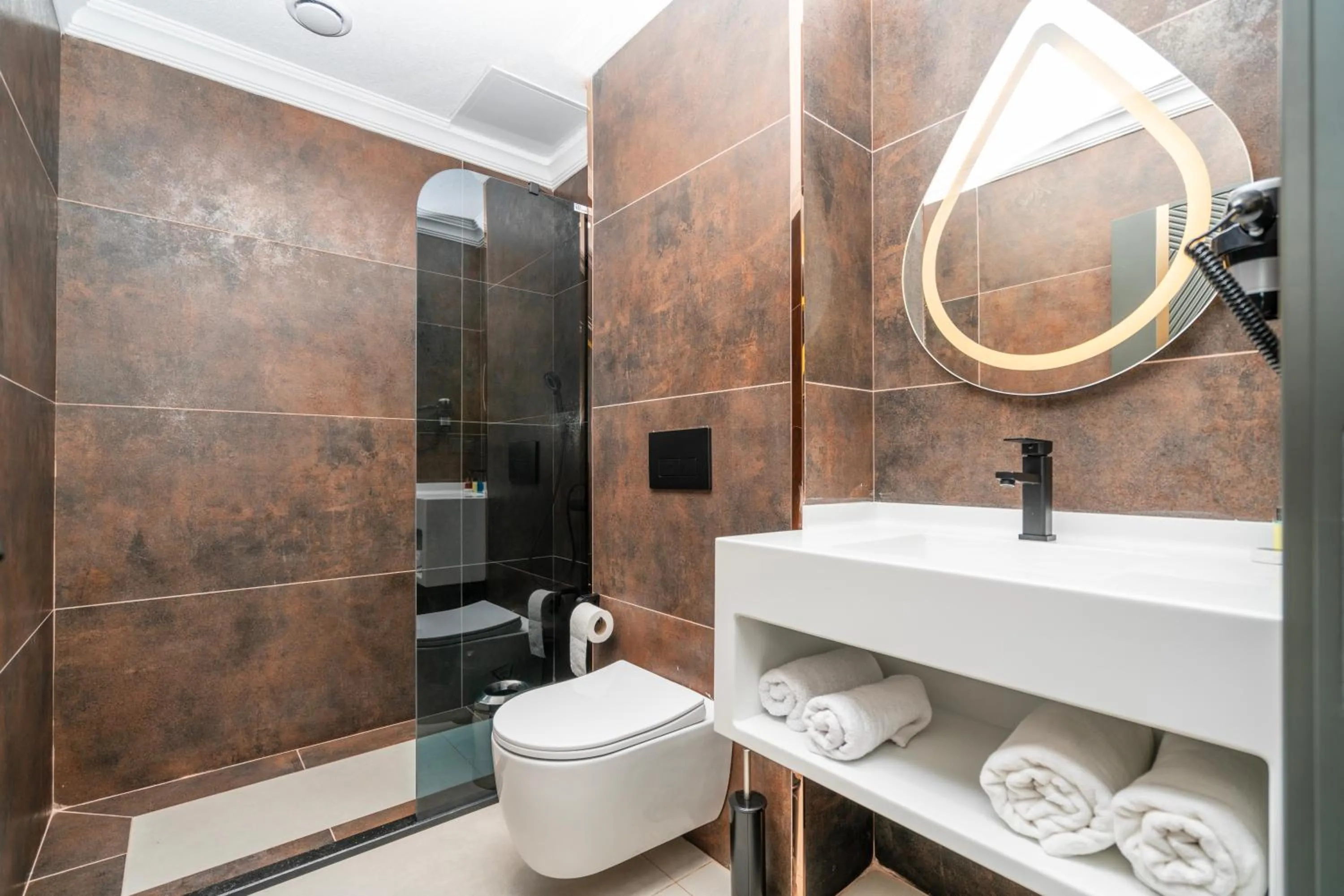 Shower in 216 Ruby Suite