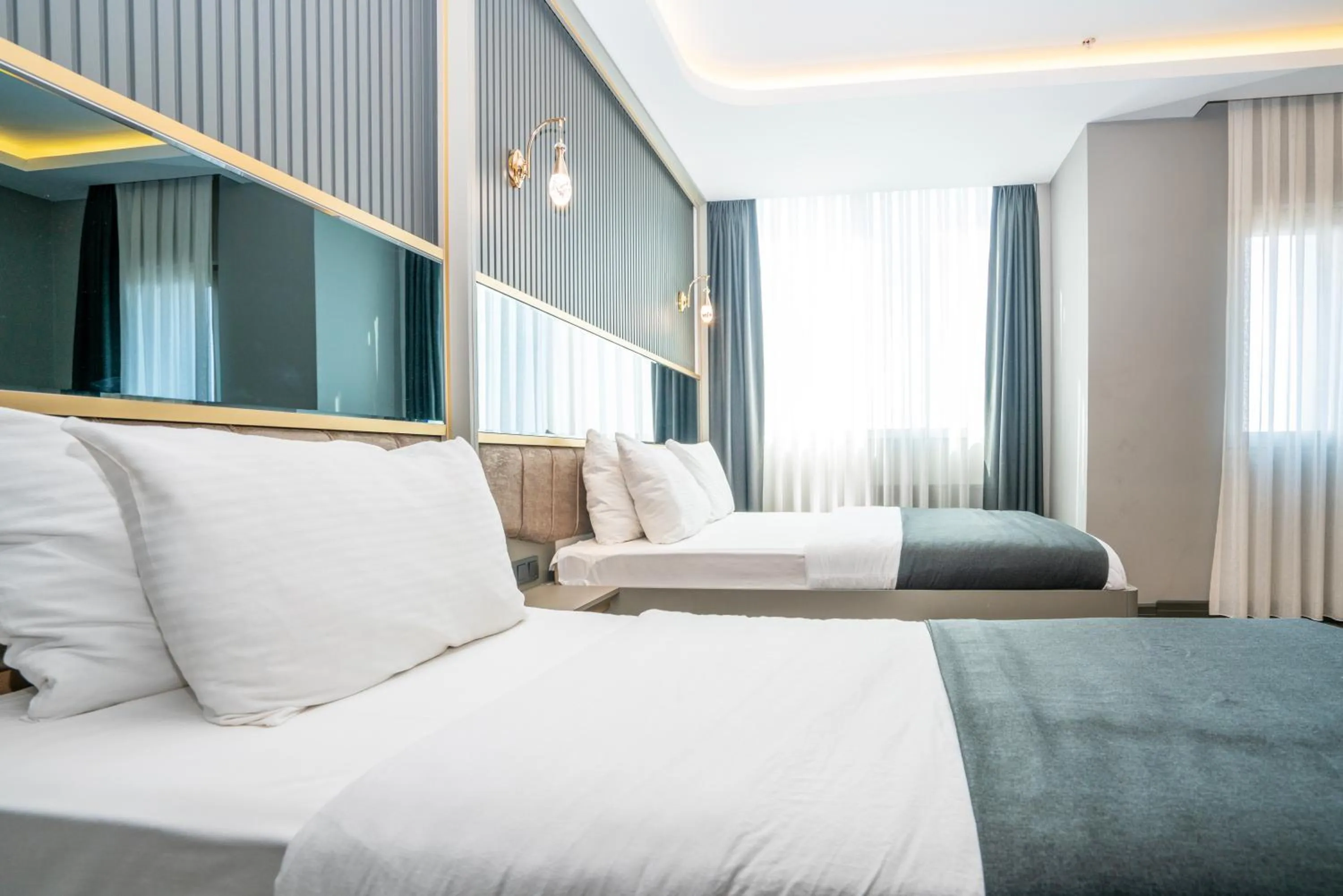 Bedroom, Bed in 216 Ruby Suite