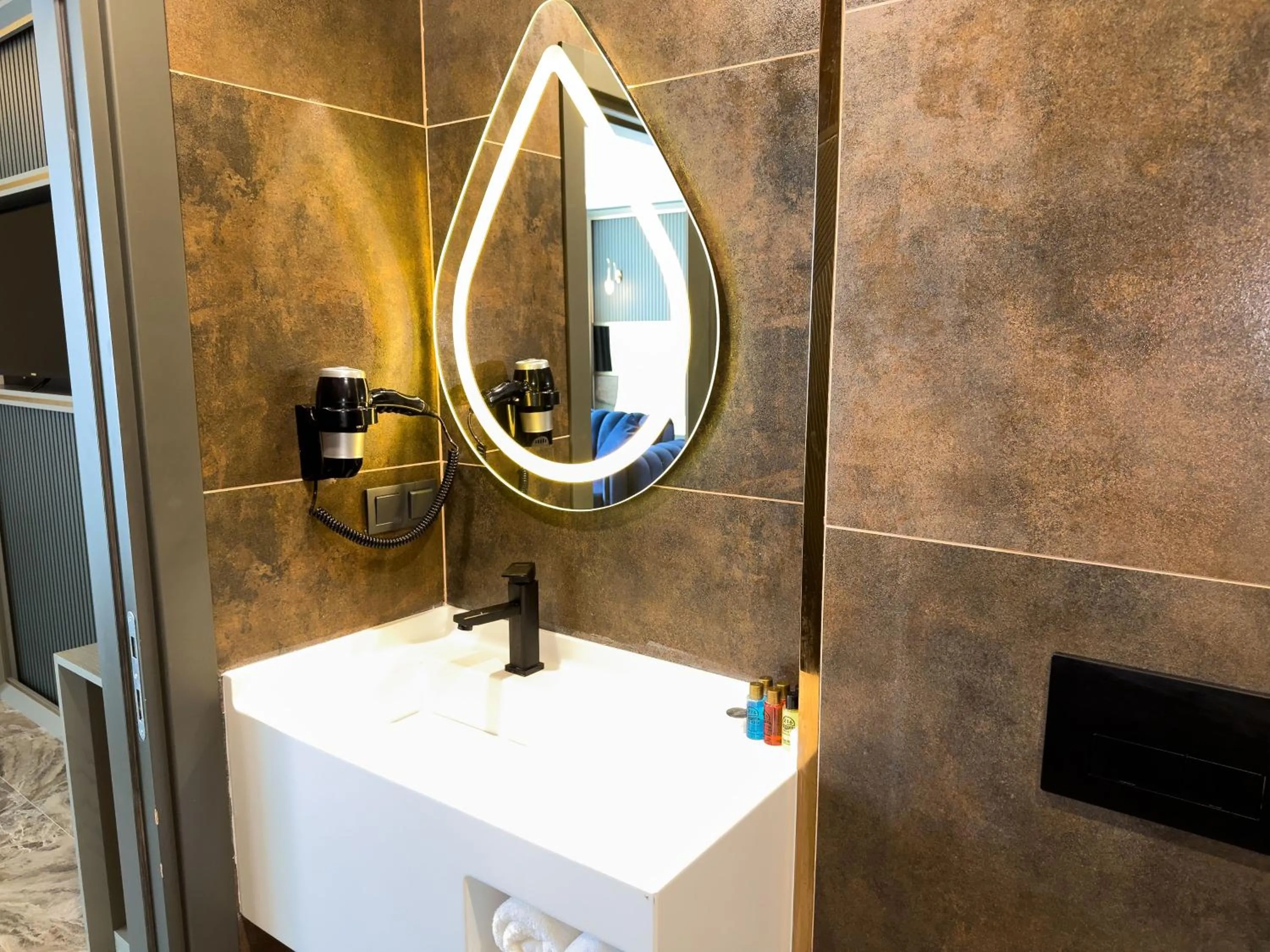 Bathroom in 216 Ruby Suite