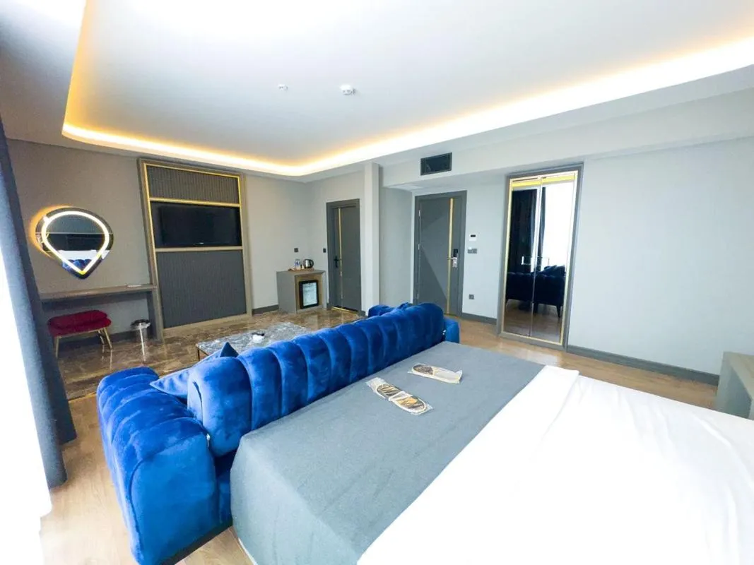 TV and multimedia, Bed in 216 Ruby Suite