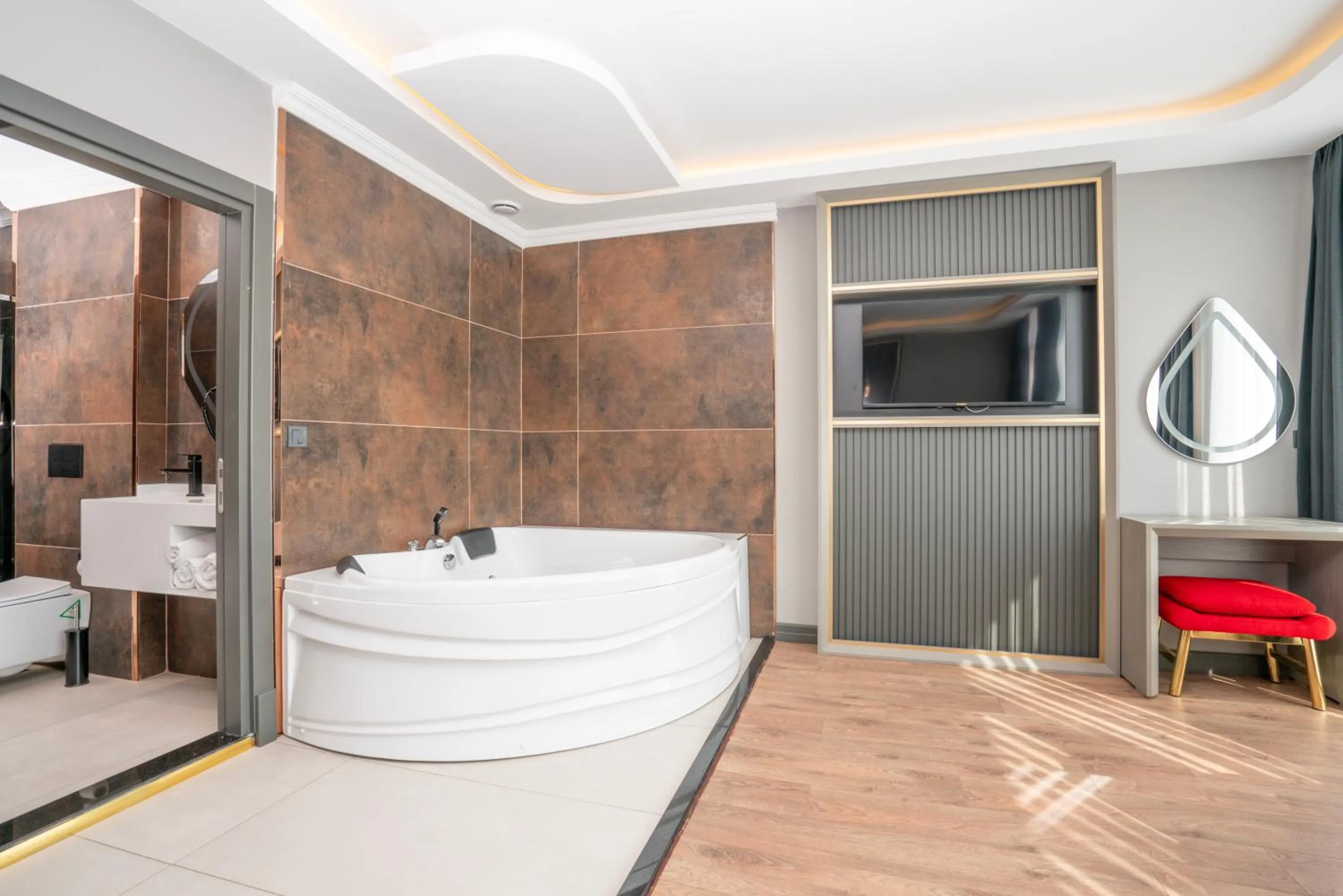 Bath in 216 Ruby Suite