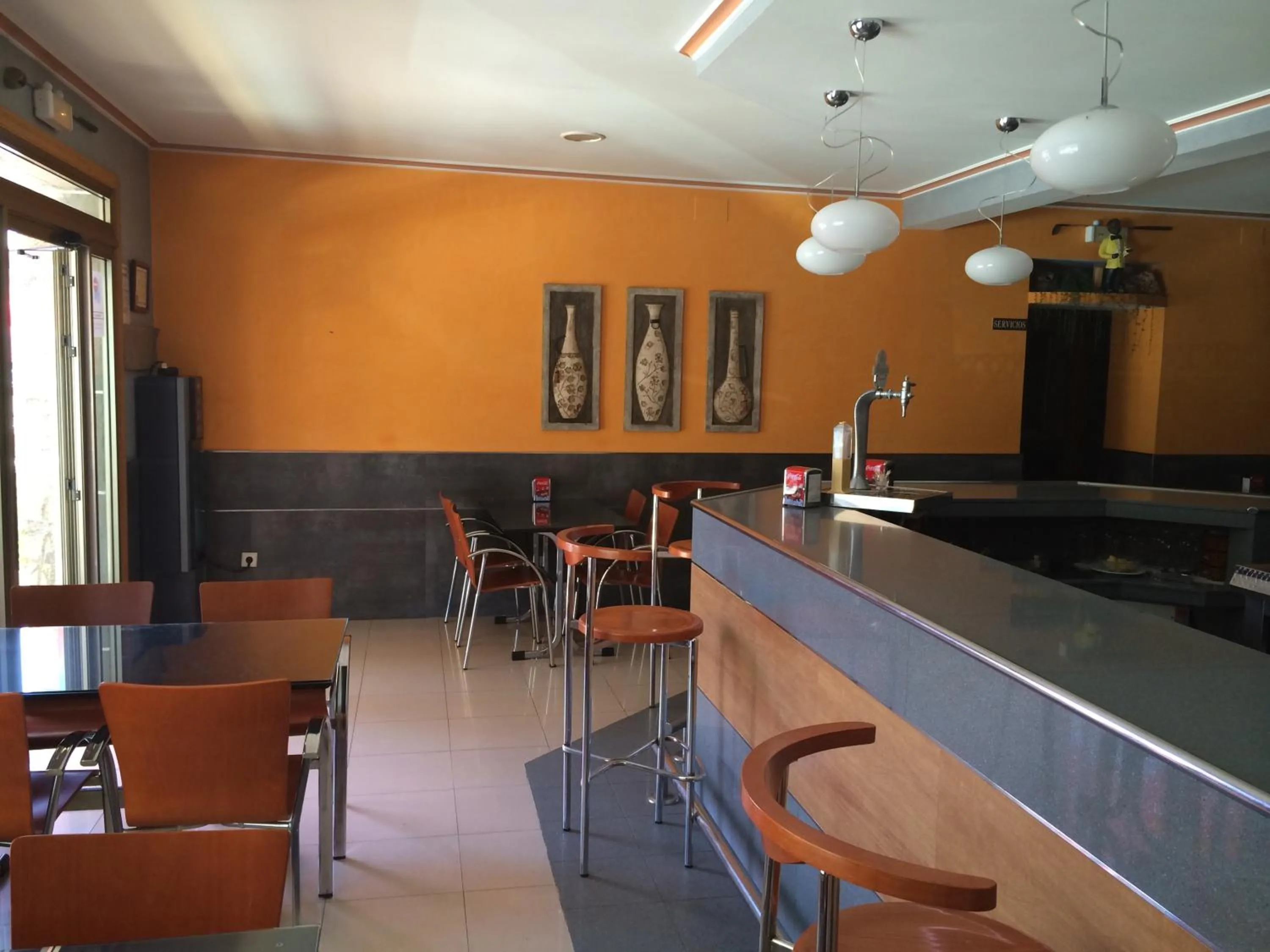 Restaurant/places to eat in Hostal Eden
