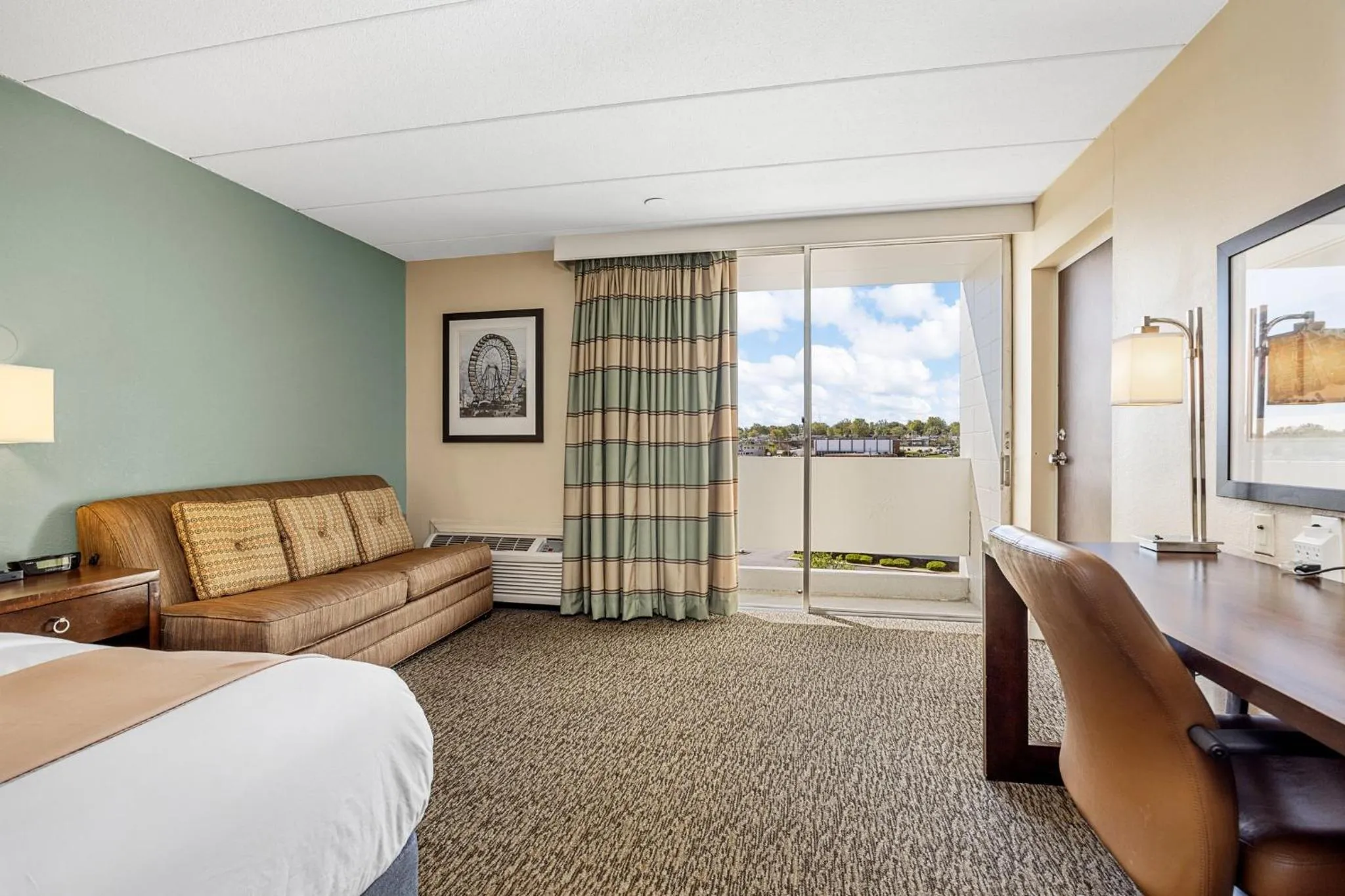 Balcony/Terrace, Bed in Forest Park Hotel
