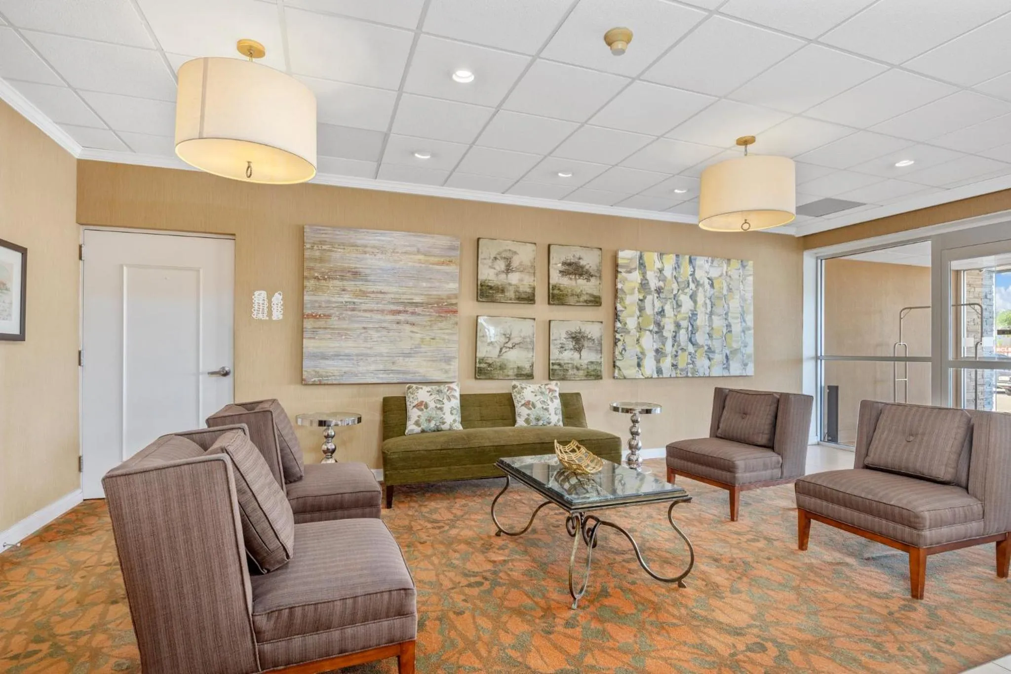 Seating area in Forest Park Hotel