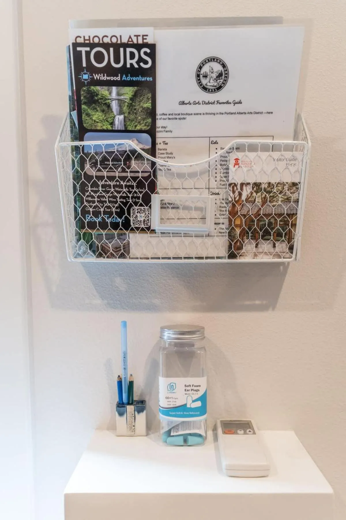 Walkable Apt Next to Restaurants, Bars, and Shops!