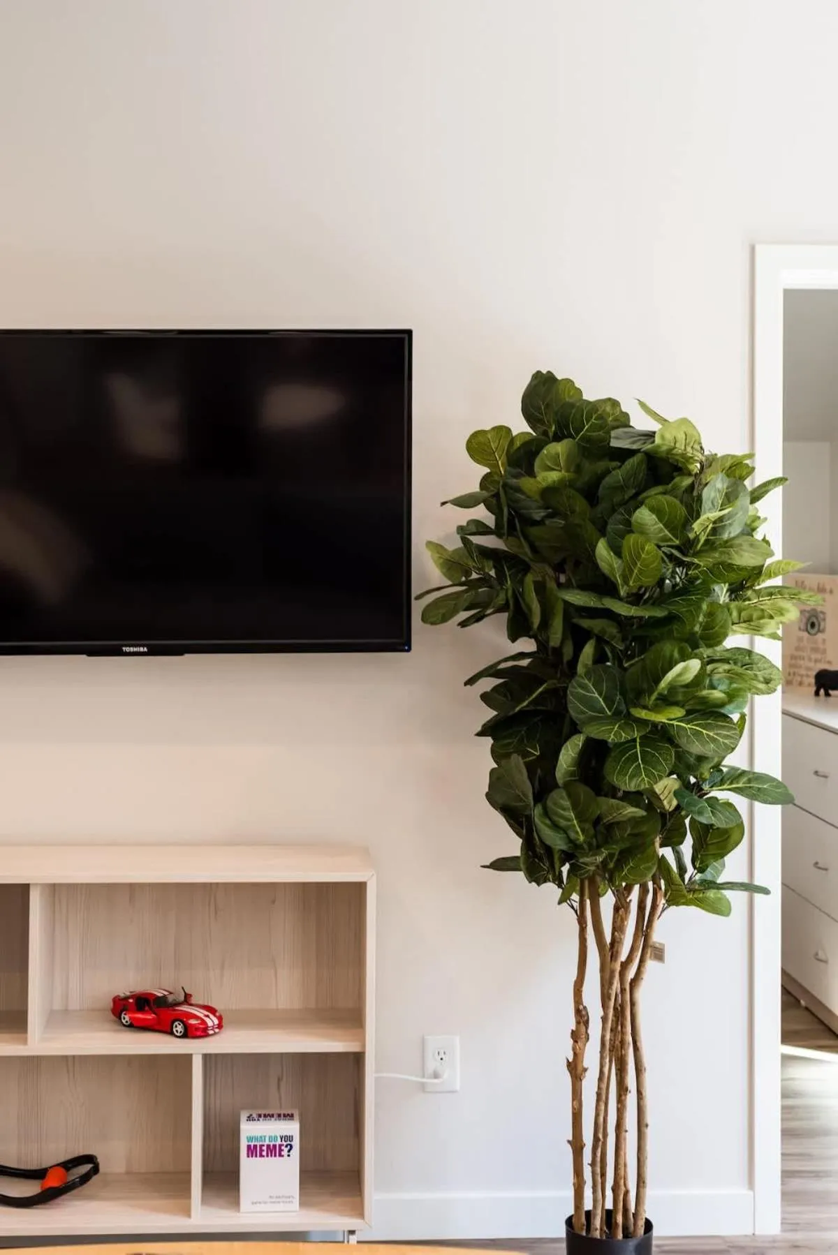 Walkable Apt Next to Restaurants, Bars, and Shops!