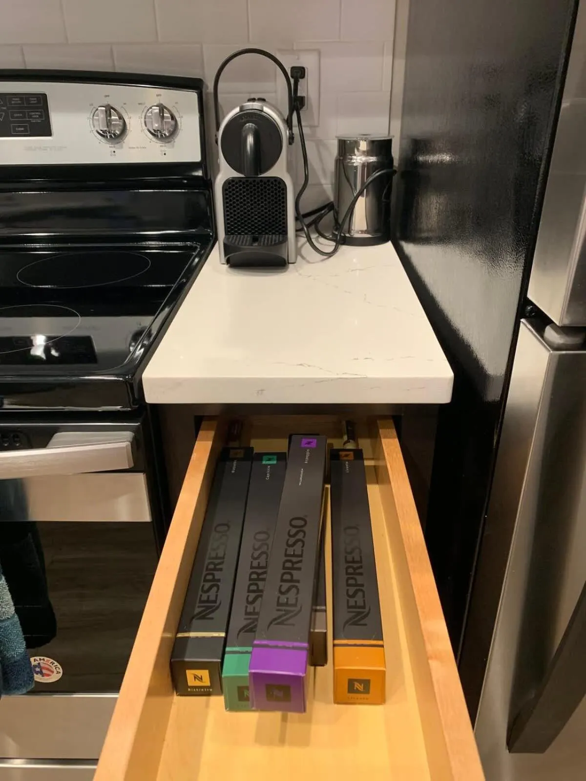 Walkable Apt Next to Restaurants, Bars, and Shops!