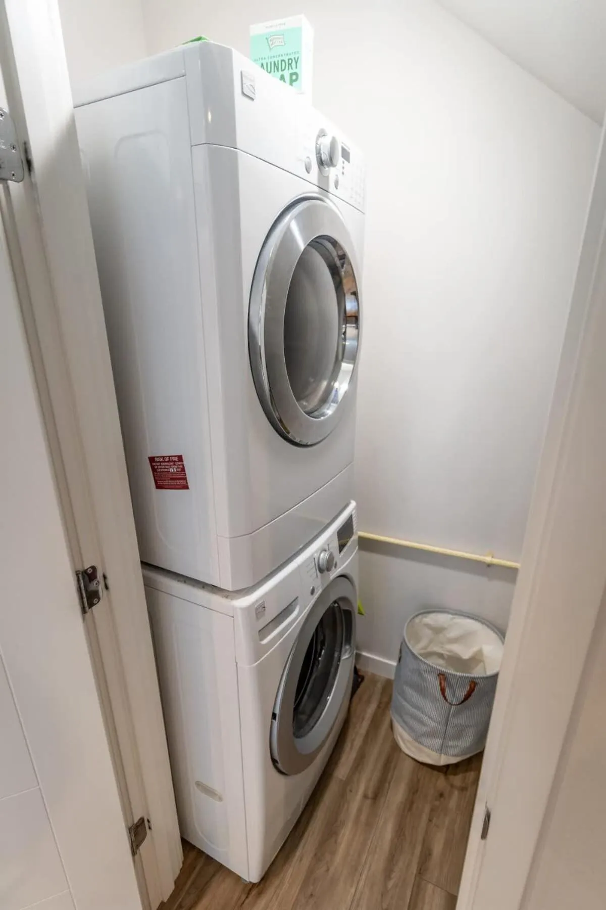 Walkable Apt Next to Restaurants, Bars, and Shops!