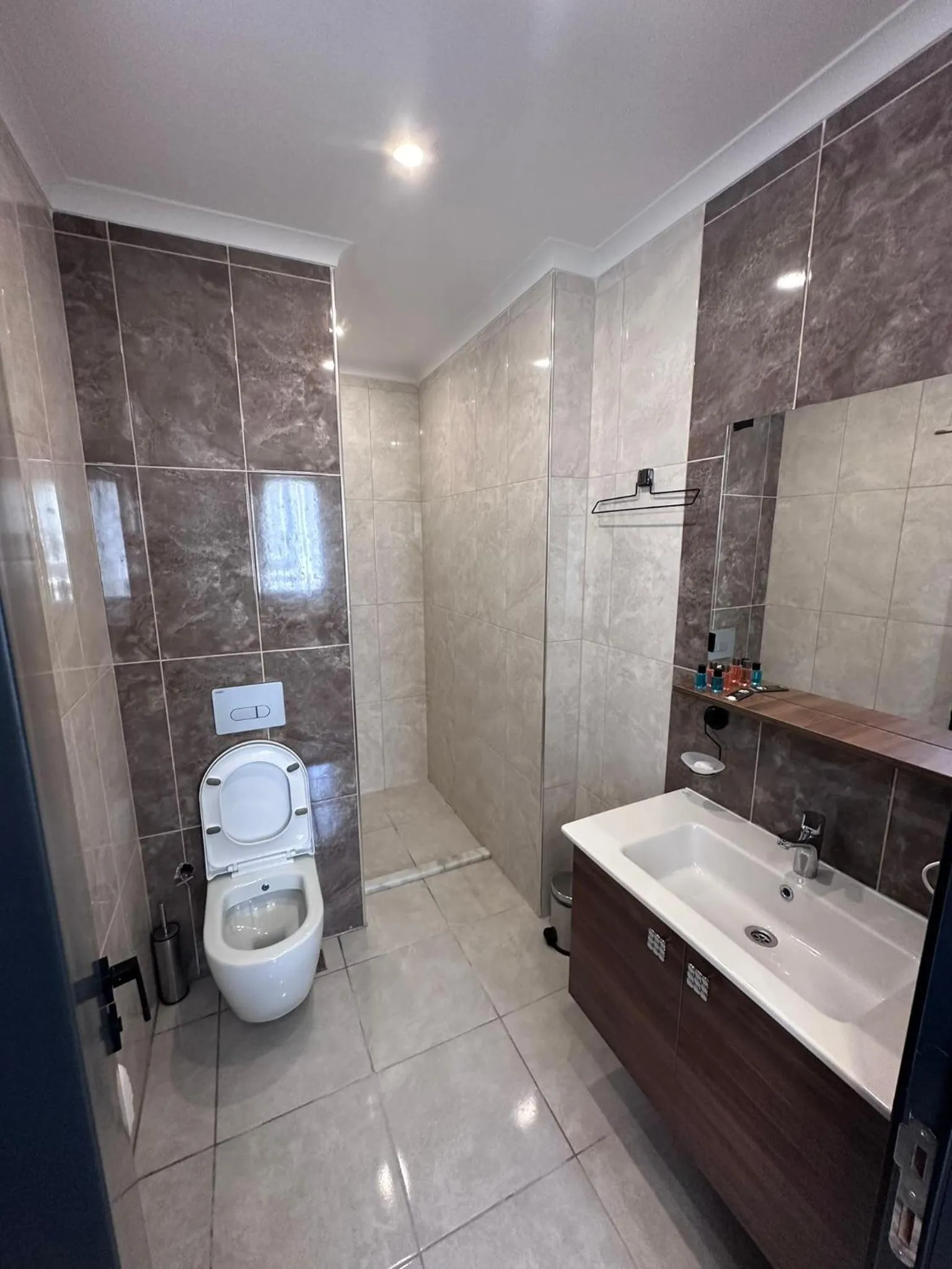 Shower in STAR SUIT HOTEL