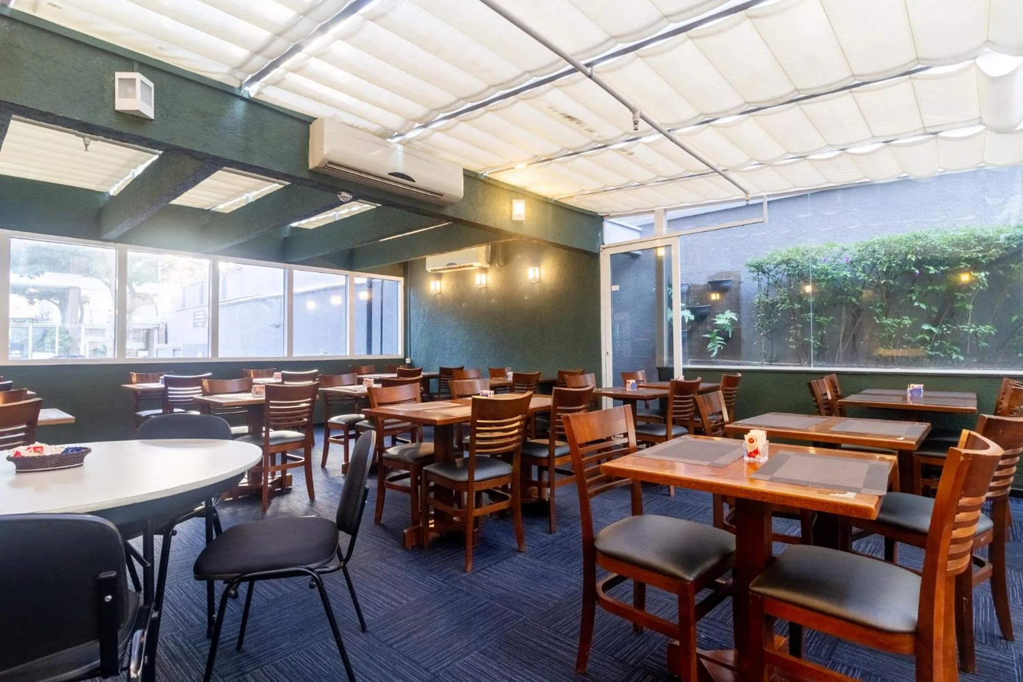 Restaurant/places to eat in Higienópolis The Standard Residence