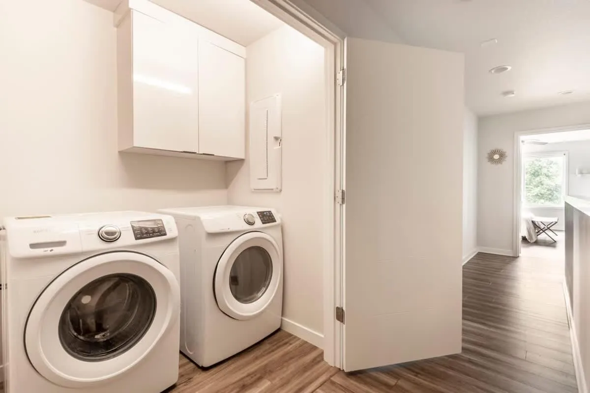 Comfy Family Home, Walkable Neighborhood + Patio!