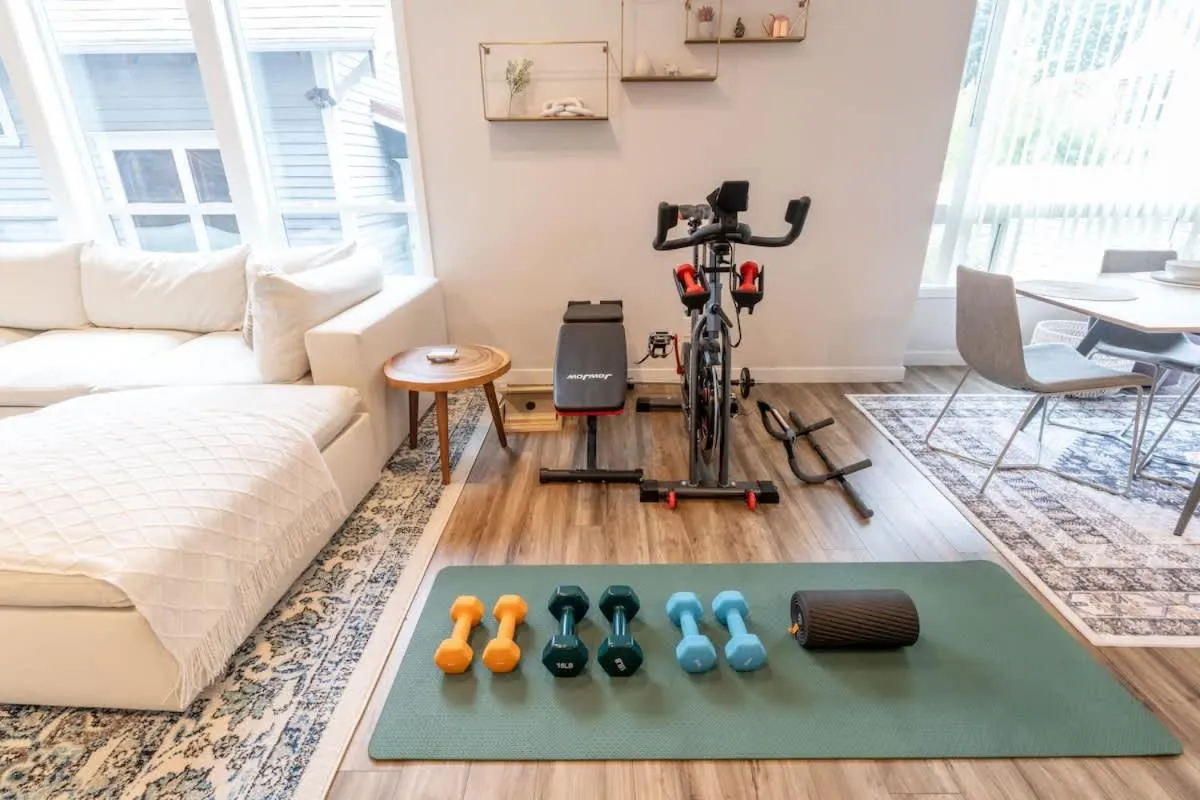 Comfy Family Home, Walkable Neighborhood + Patio!