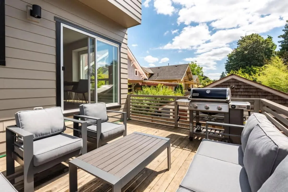 Comfy Family Home, Walkable Neighborhood + Patio!