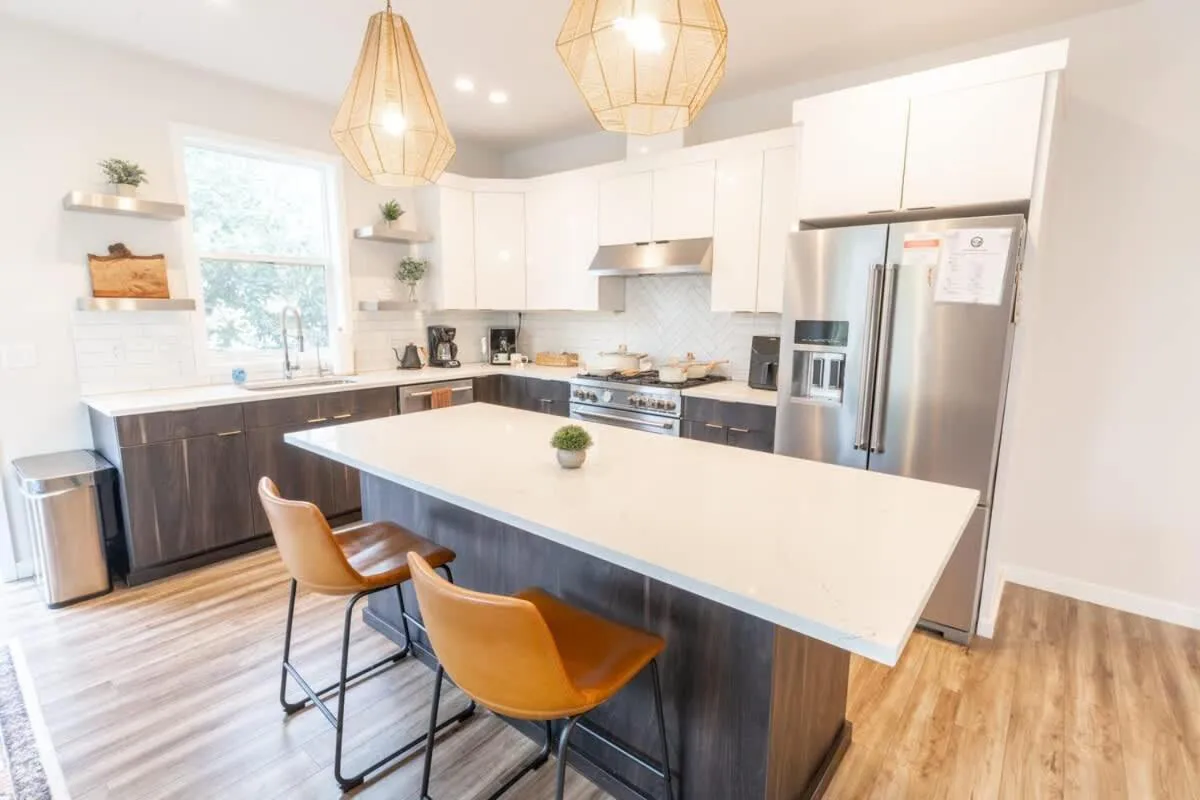 Comfy Family Home, Walkable Neighborhood + Patio!