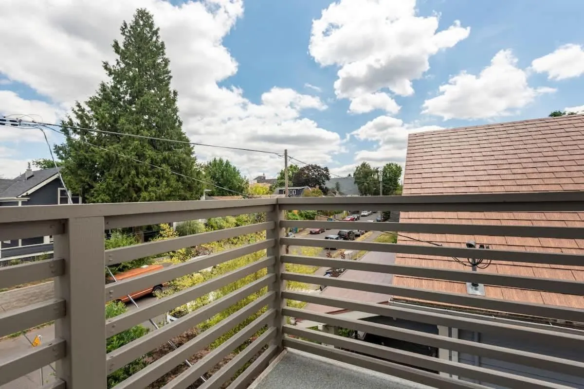 Comfy Family Home, Walkable Neighborhood + Patio!