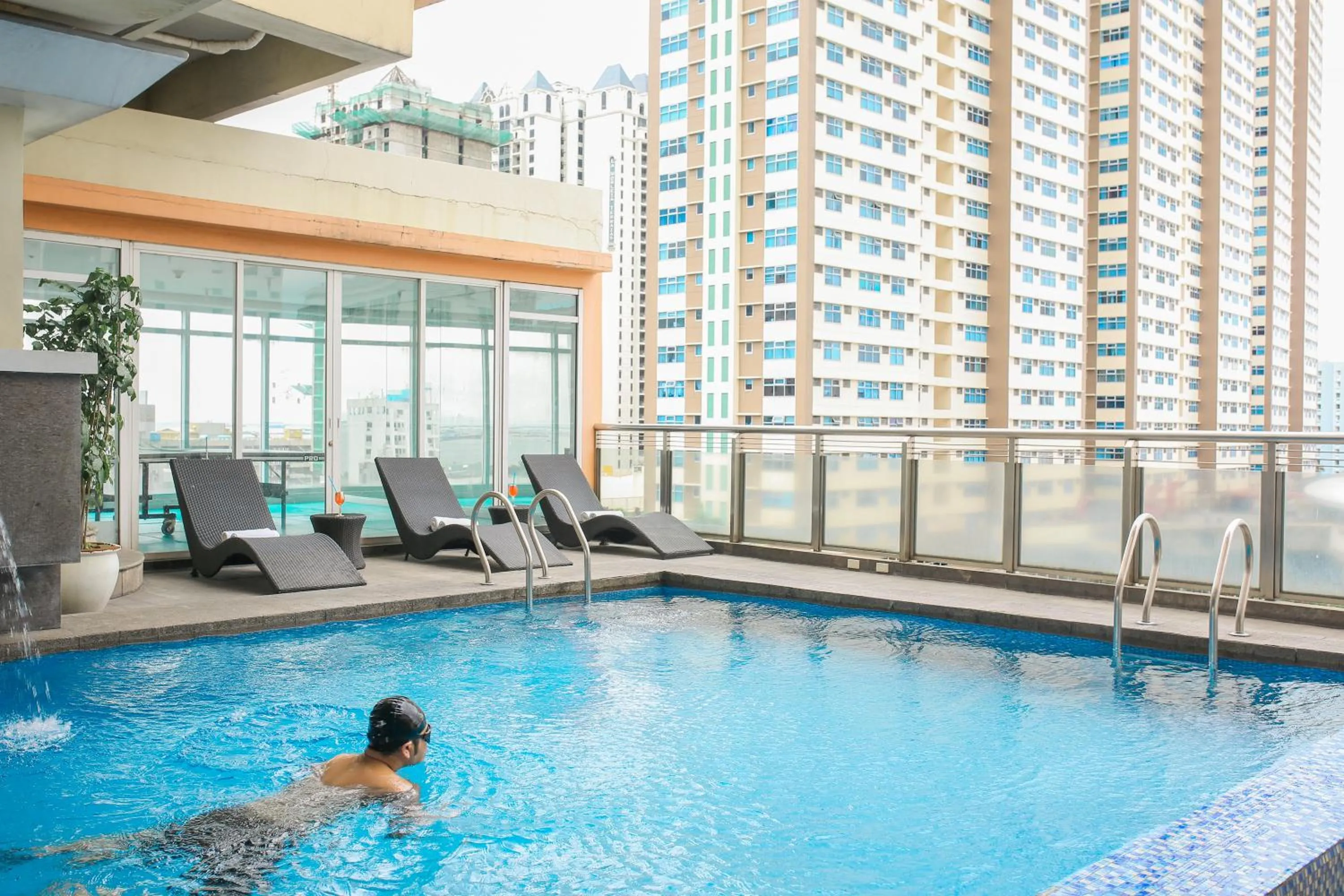 Swimming pool in Pacific Bay Grand Suites