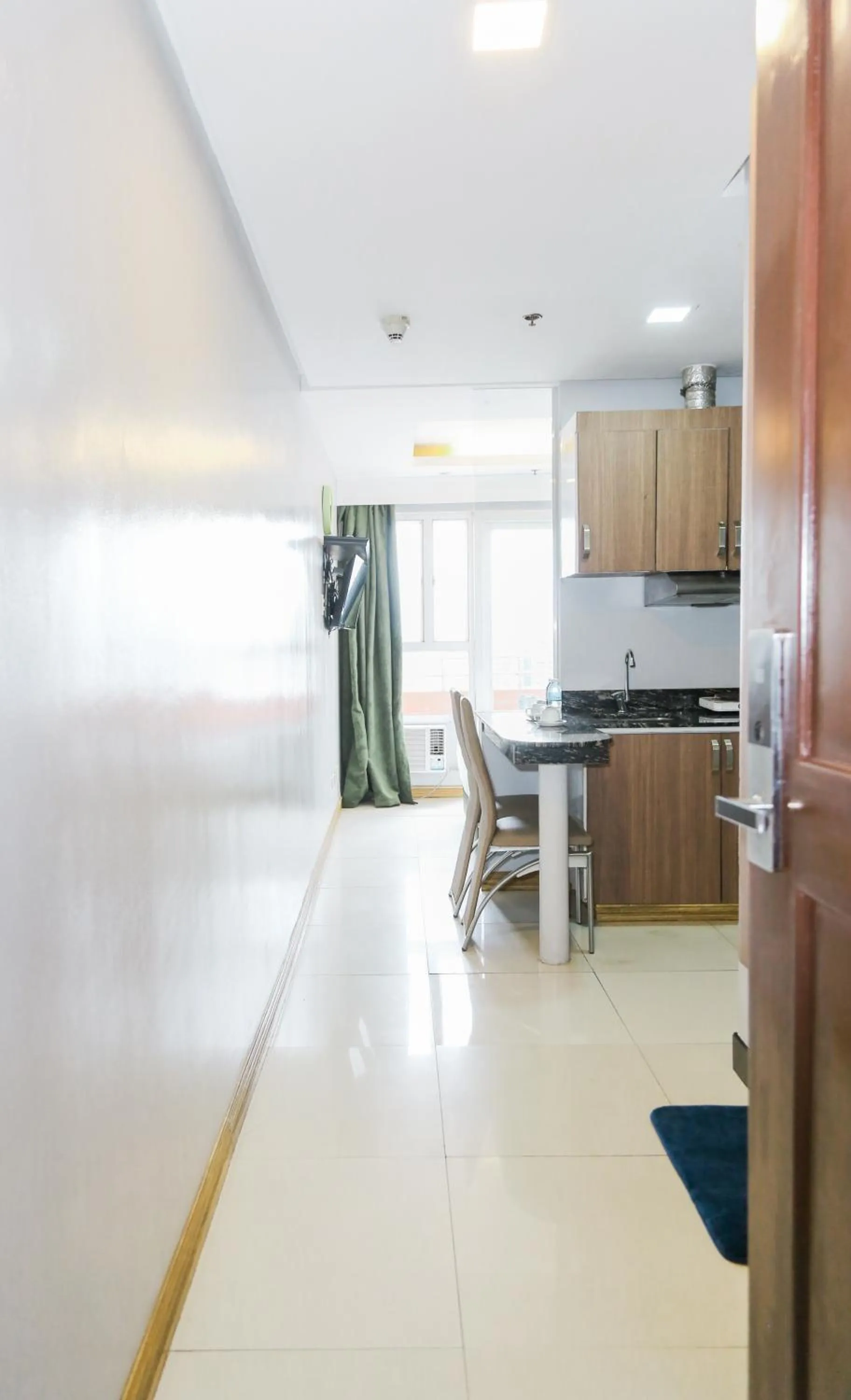 Photo of the whole room in Pacific Bay Grand Suites