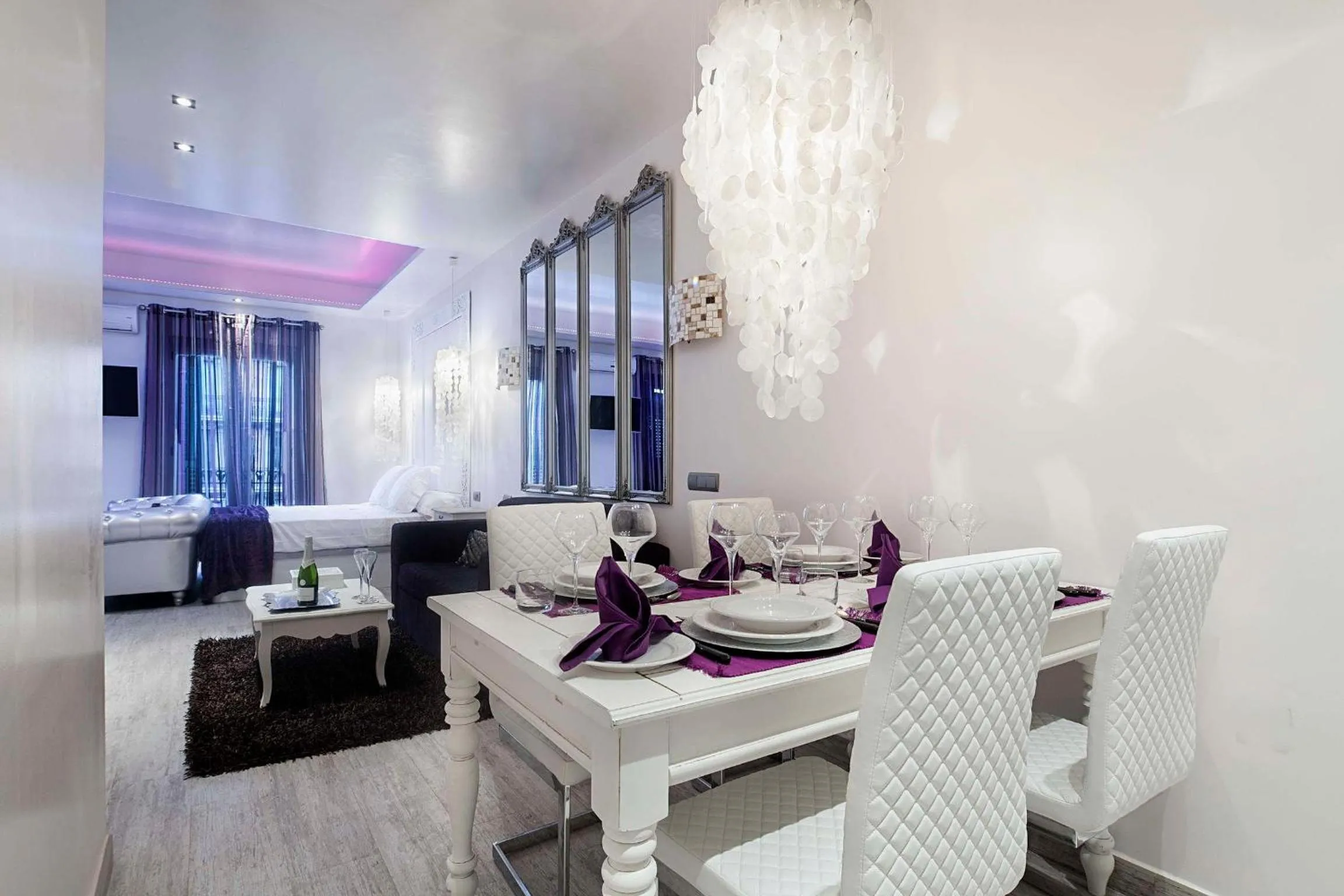 Dining area in Romantic Barcelona Apartment