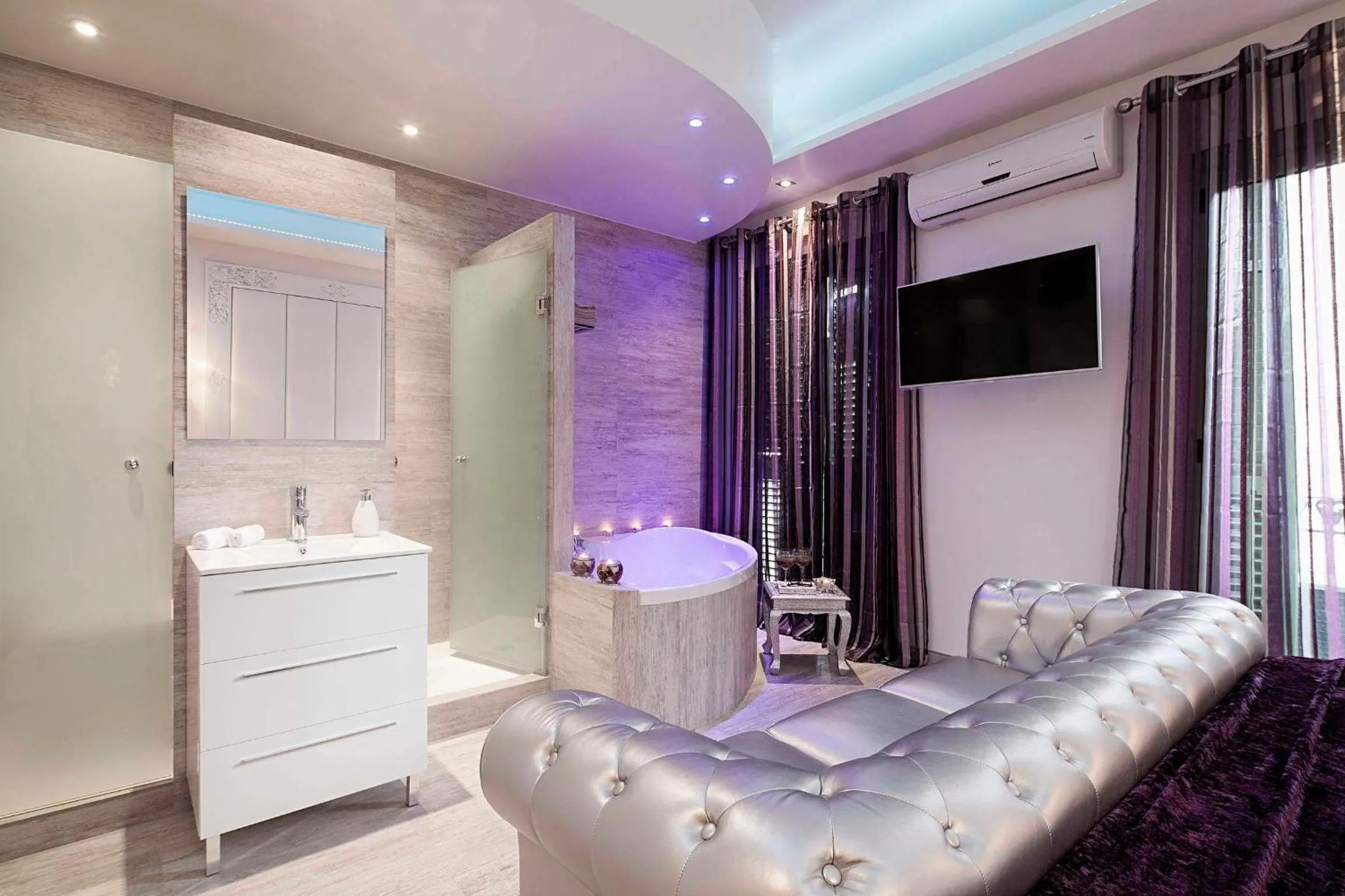 Living room, Bed in Romantic Barcelona Apartment
