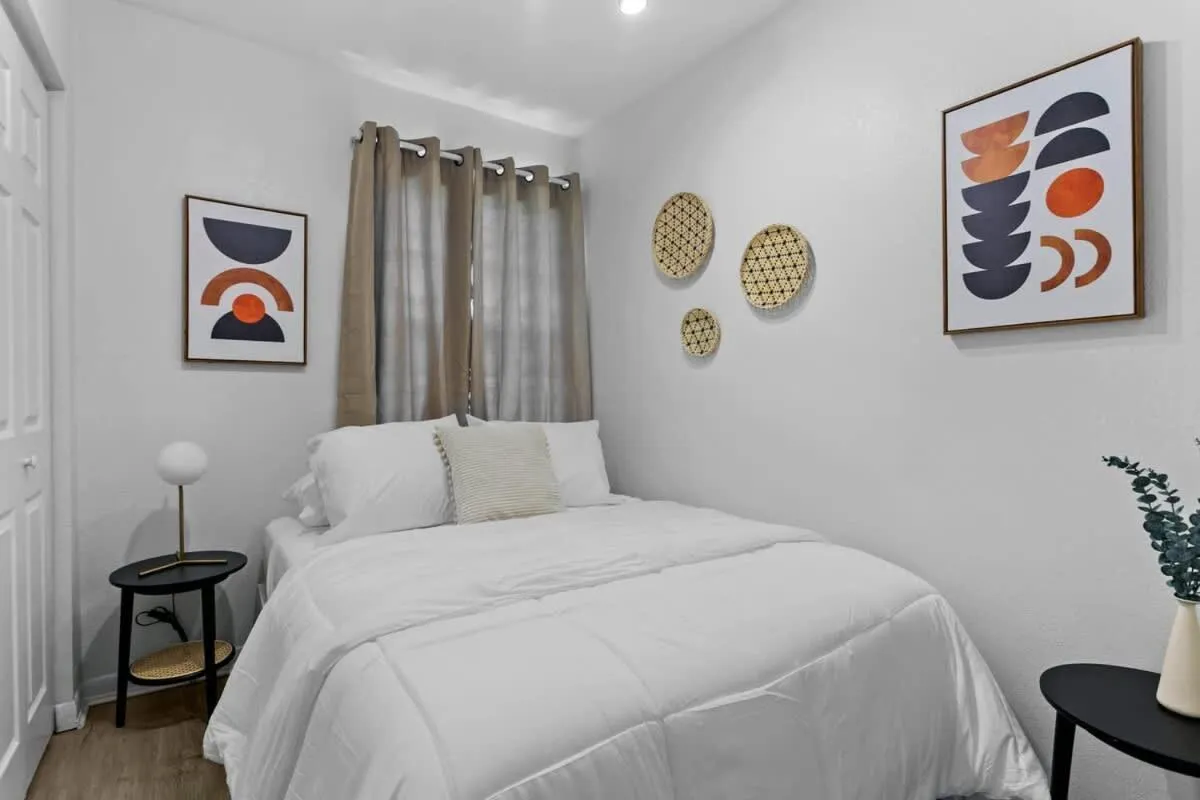 Bed in Boho Inspired Apt in the heart of Tampa Bay!