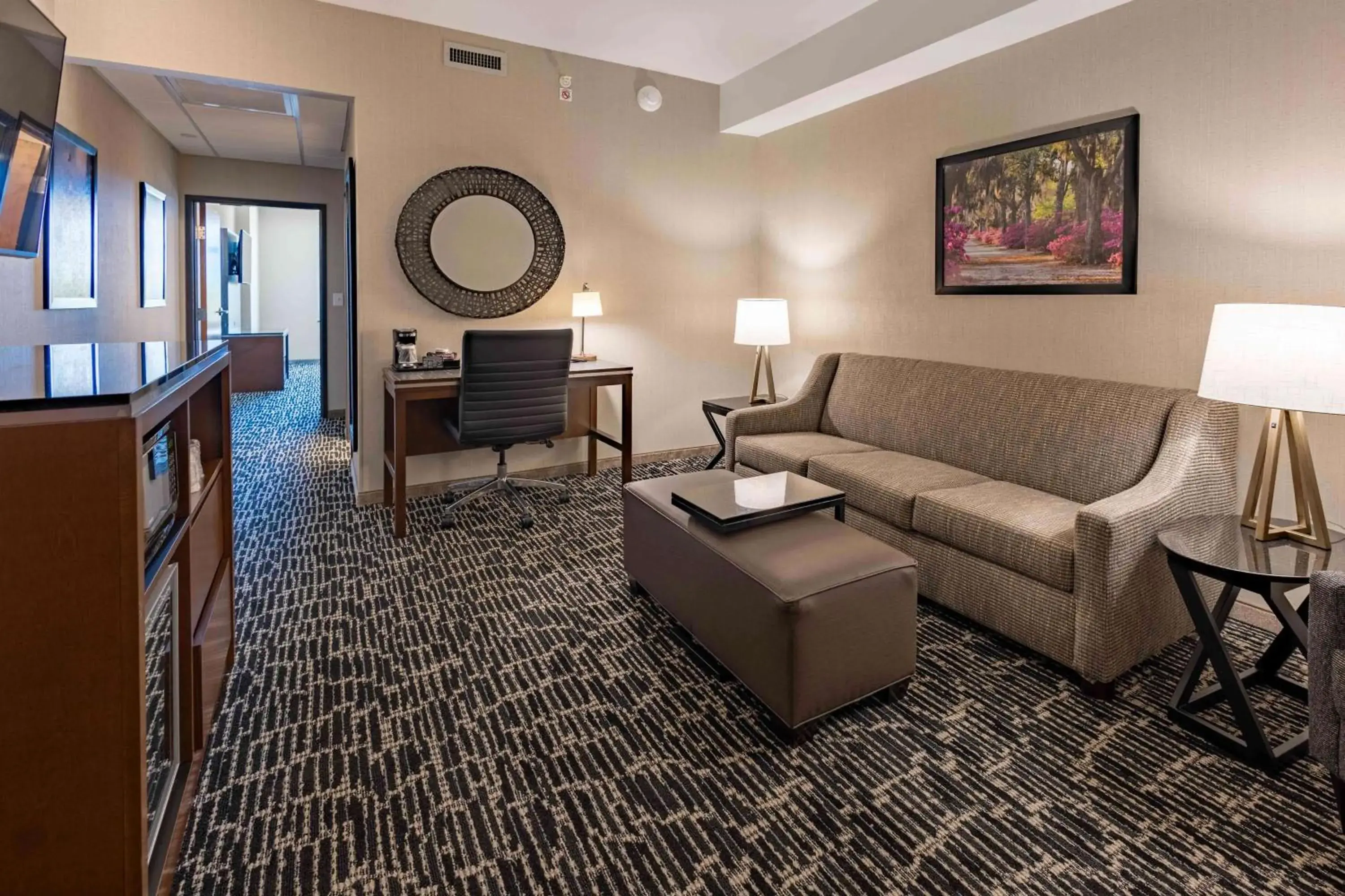 Upper Floor Queen Suite with Sofa Bed in Drury Plaza Hotel Savannah Pooler Upper Floor Queen Suite with Sofa Bed in Drury Plaza Hotel Savannah Pooler