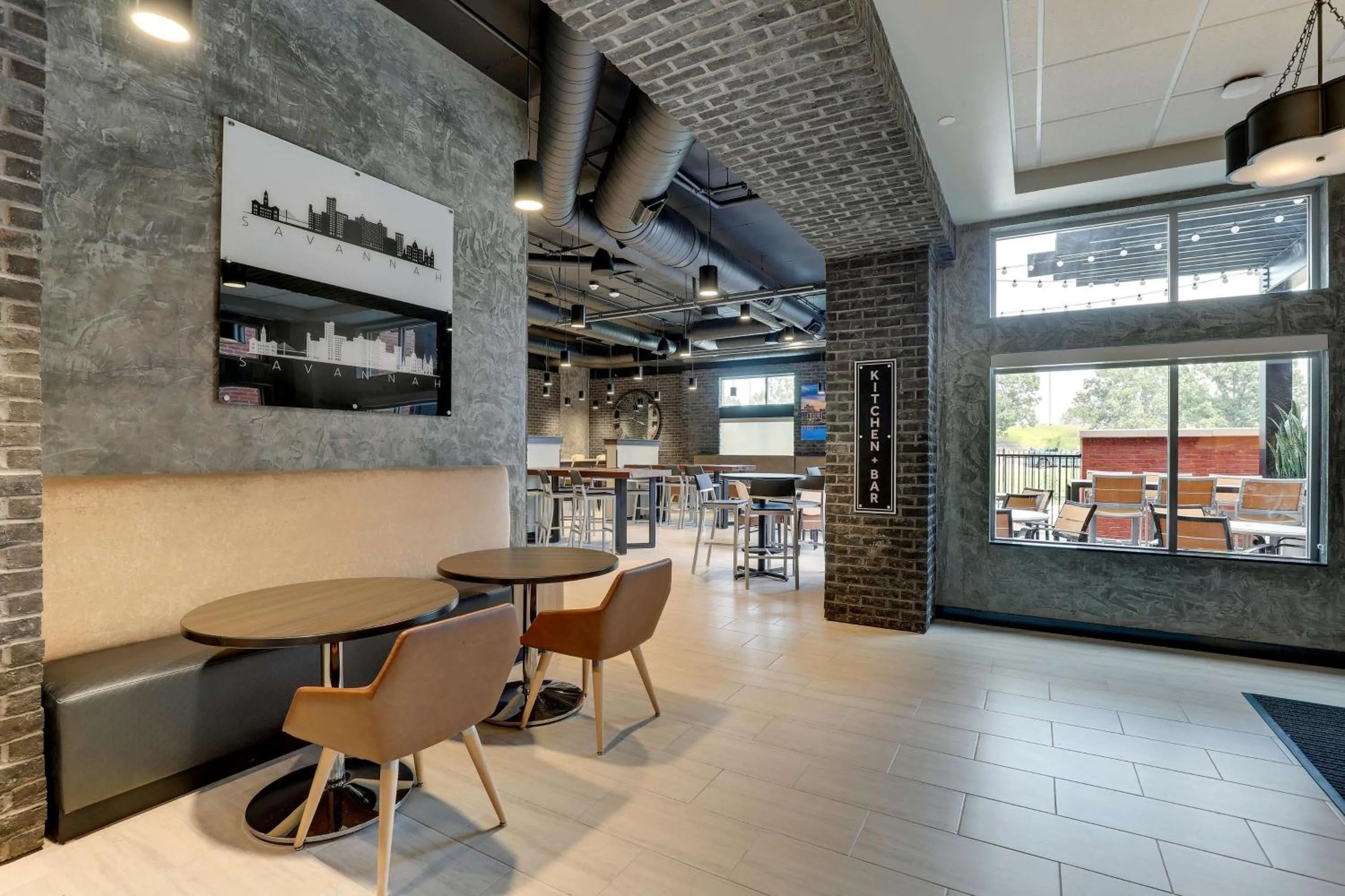 Lounge or bar in Drury Plaza Hotel Savannah Pooler