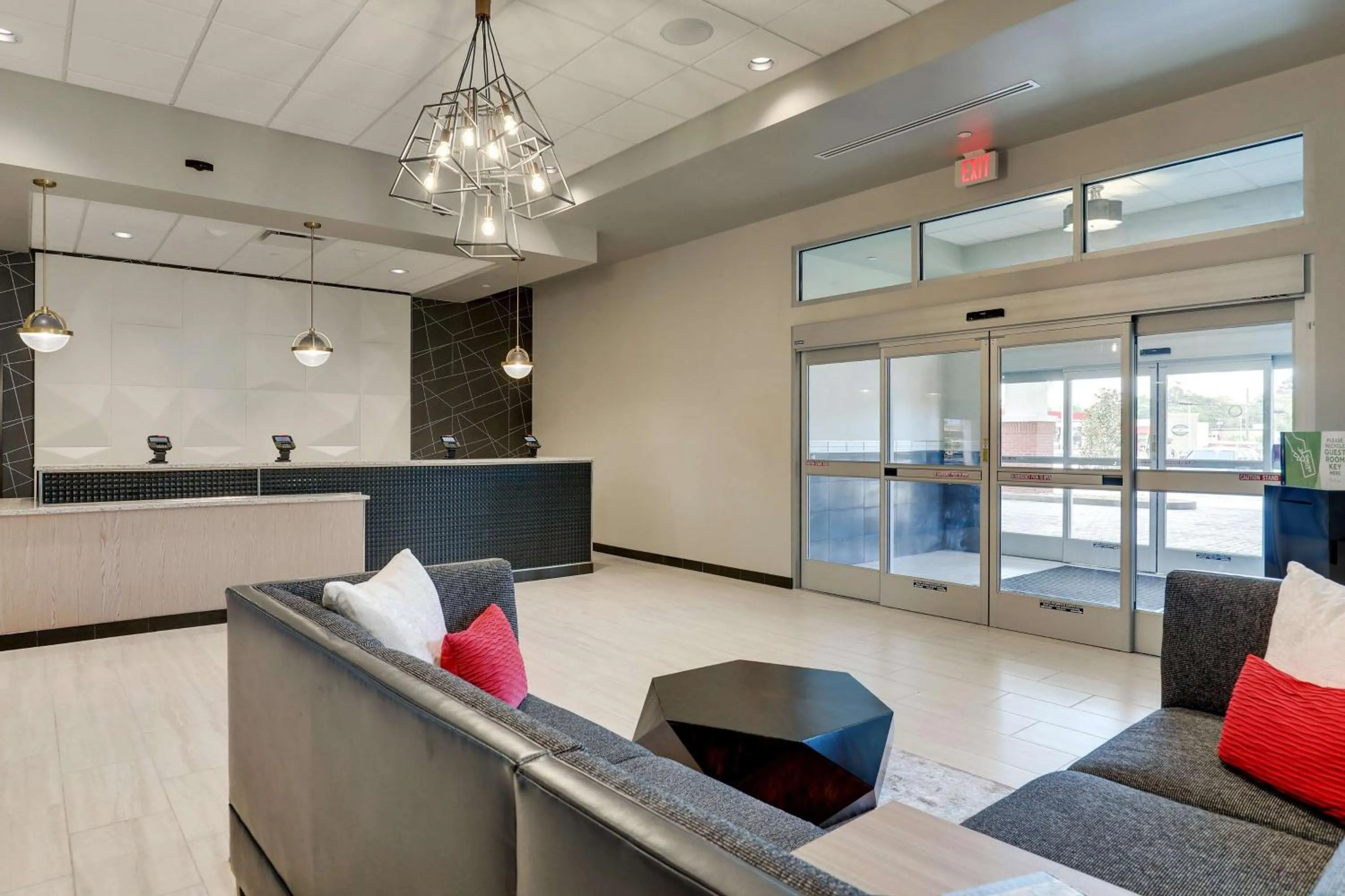 Lobby or reception in Drury Plaza Hotel Savannah Pooler