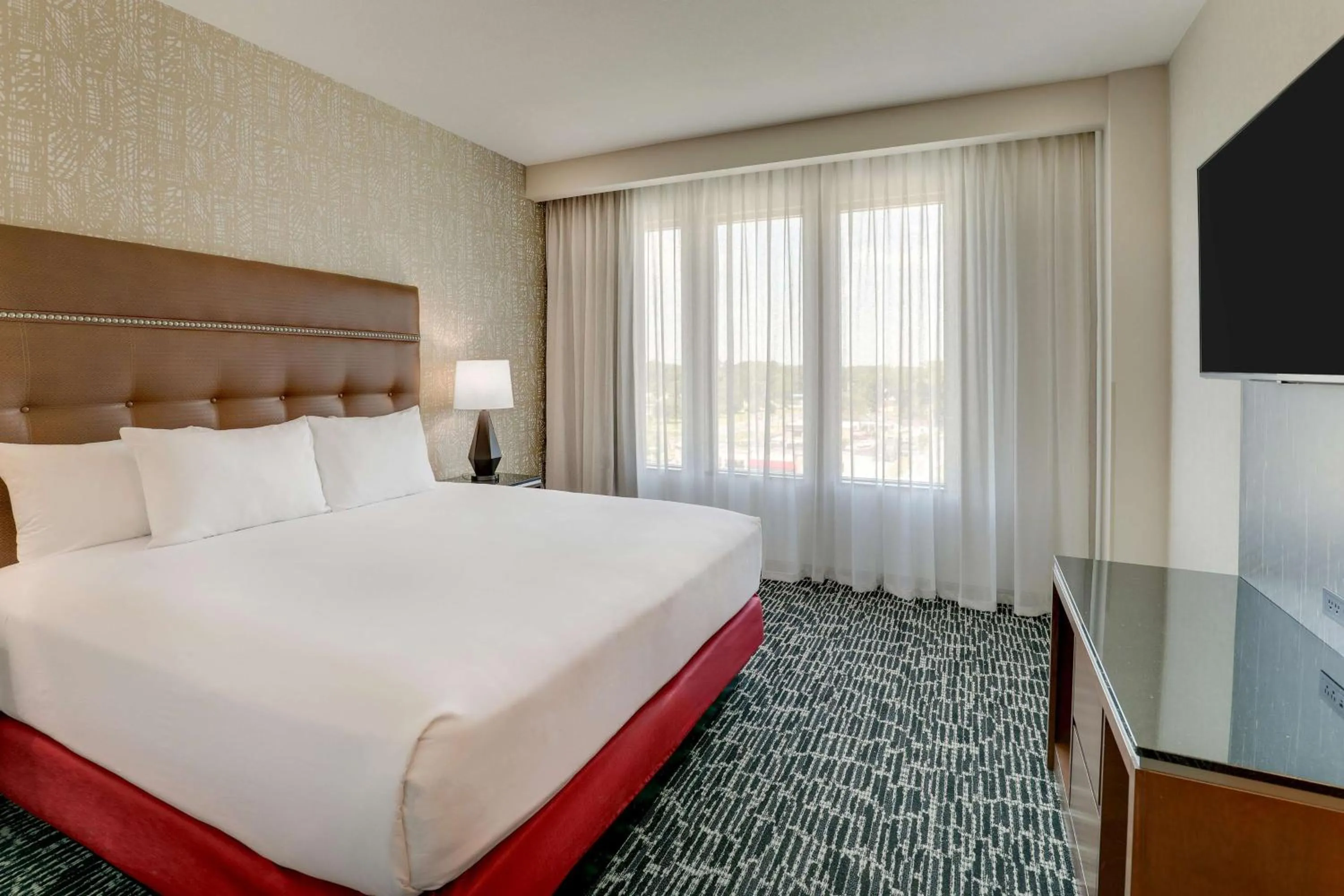 Bedroom, Bed in Drury Plaza Hotel Savannah Pooler