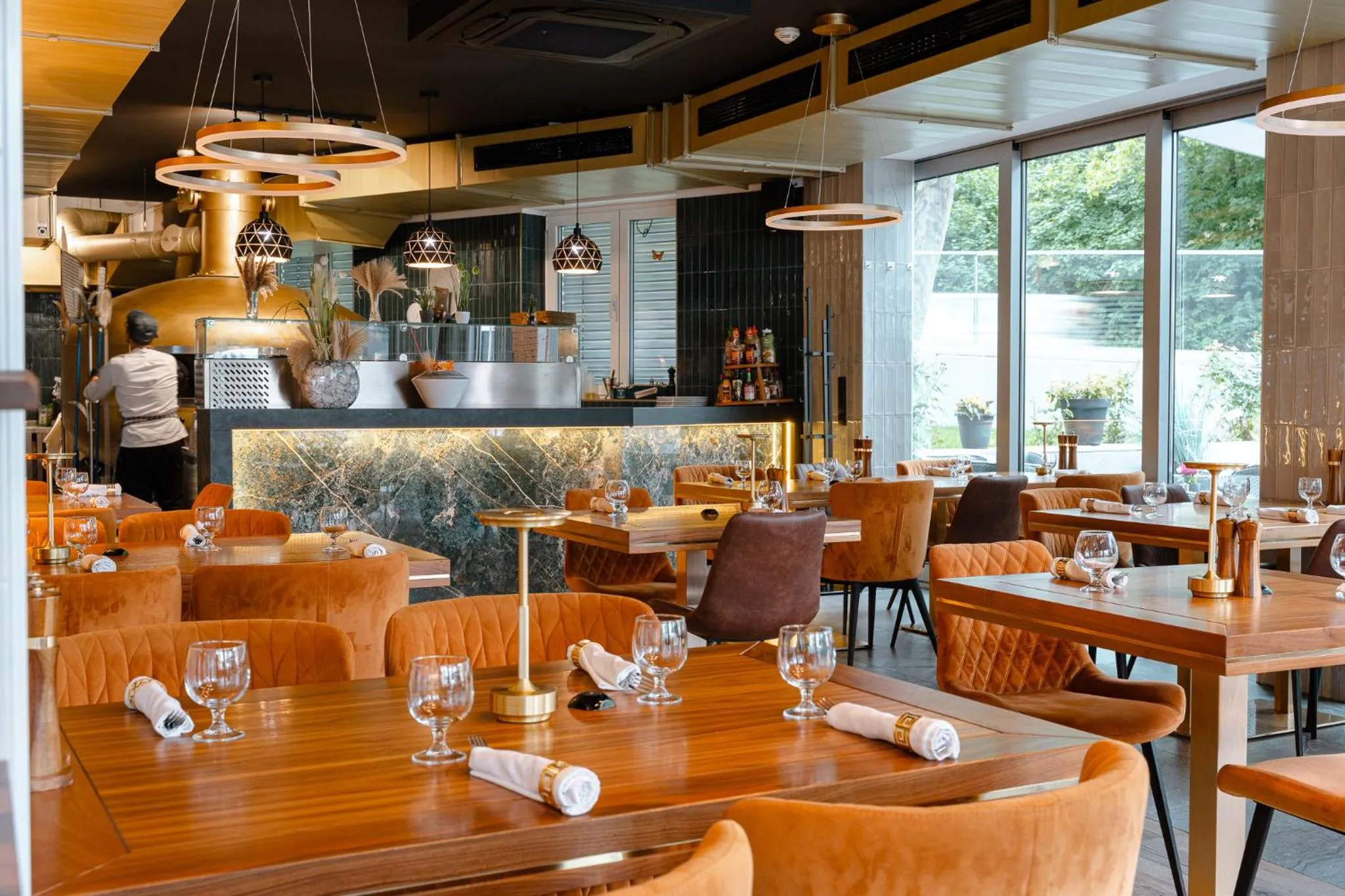 Restaurant/places to eat in Primus Hotel & Apartments