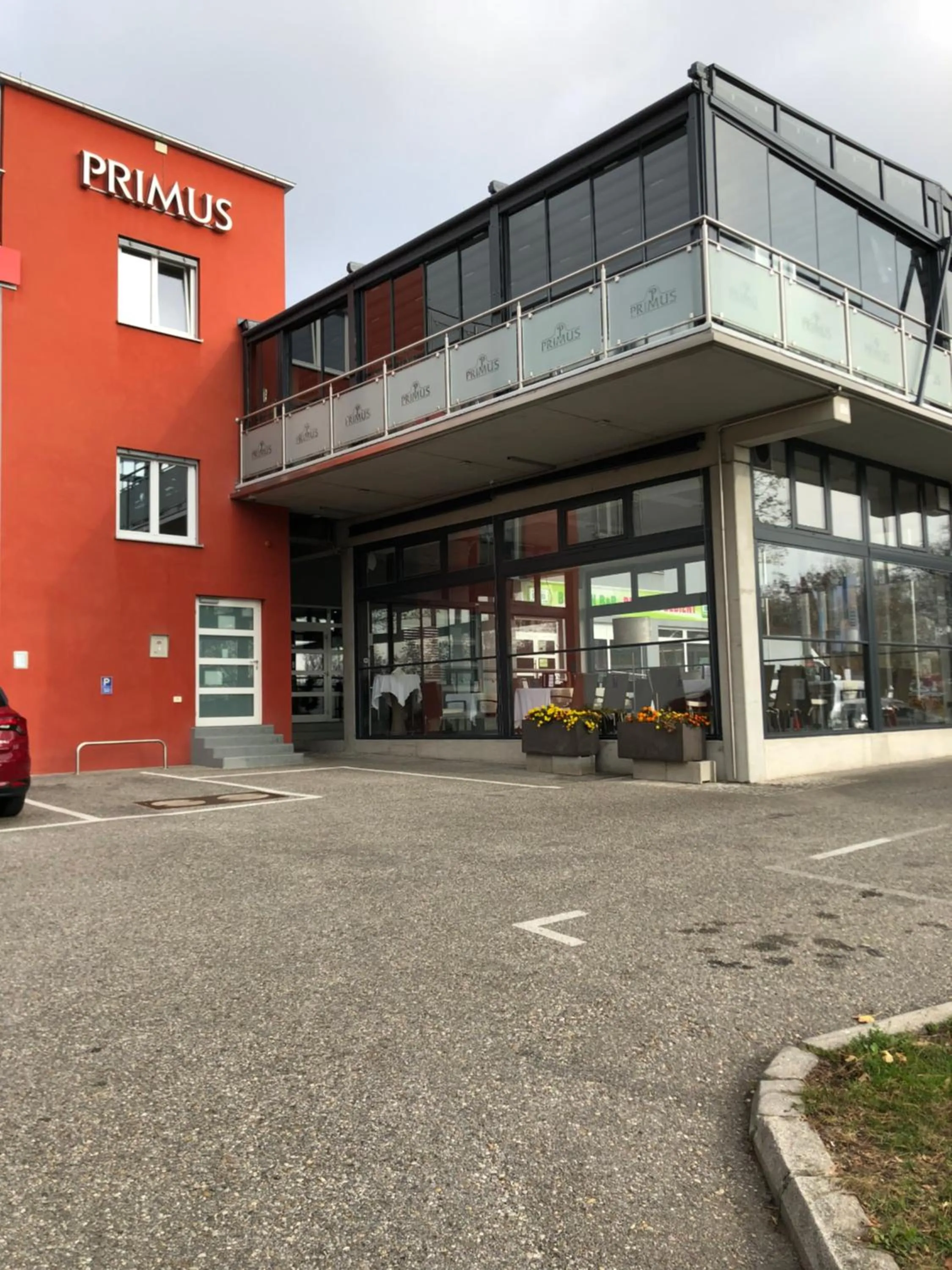 Restaurant/places to eat in Primus Hotel & Apartments