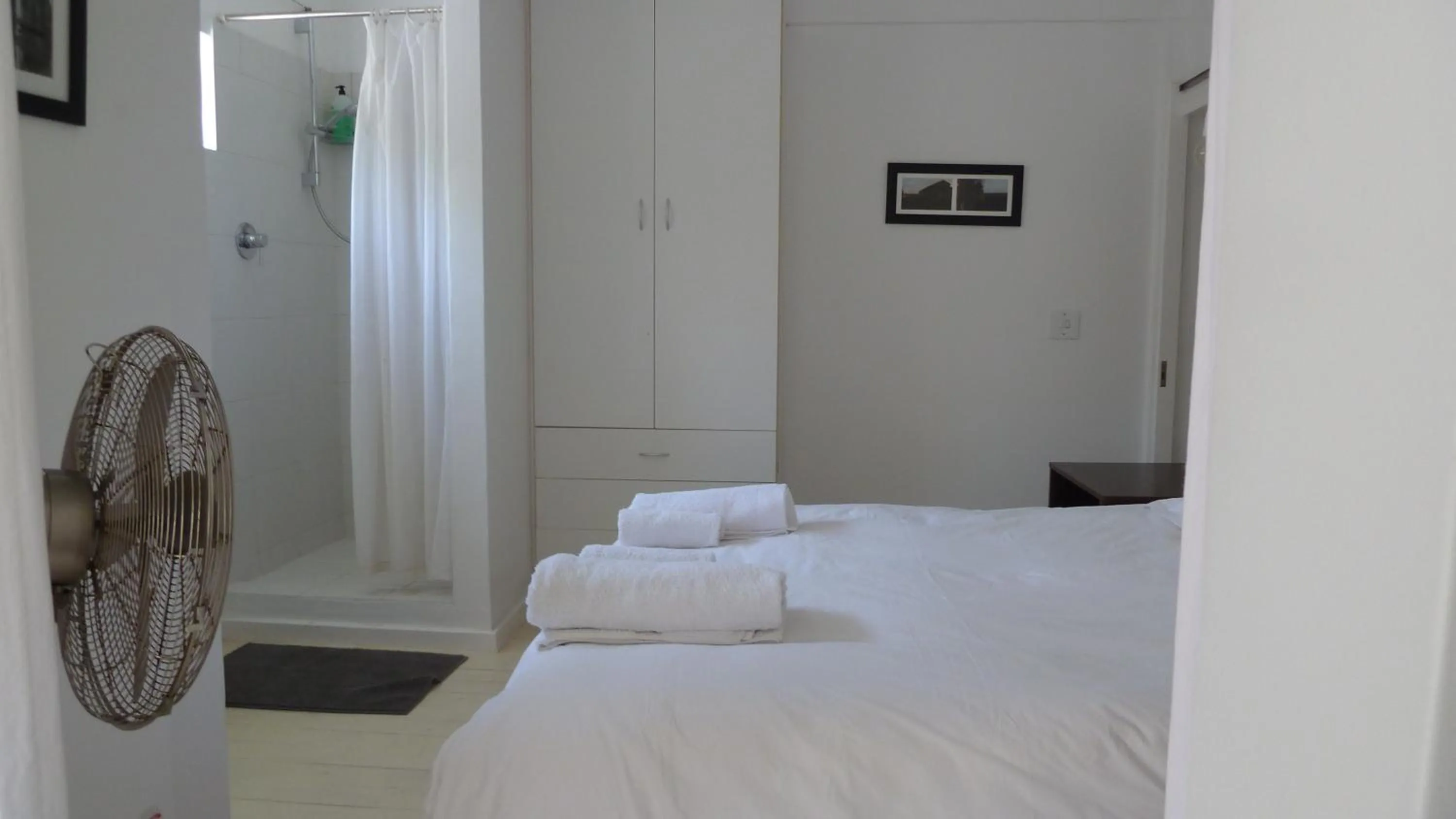 Bedroom, Bed in 4 on Highworth Apartments and Studios