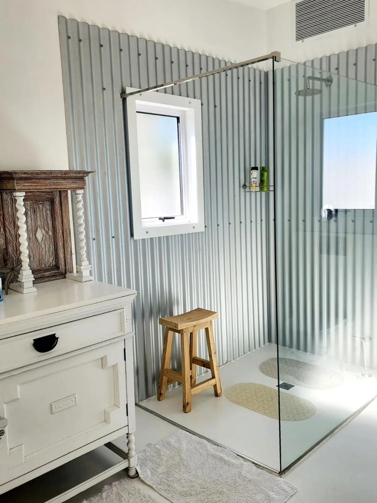 Shower in 4 on Highworth Apartments and Studios