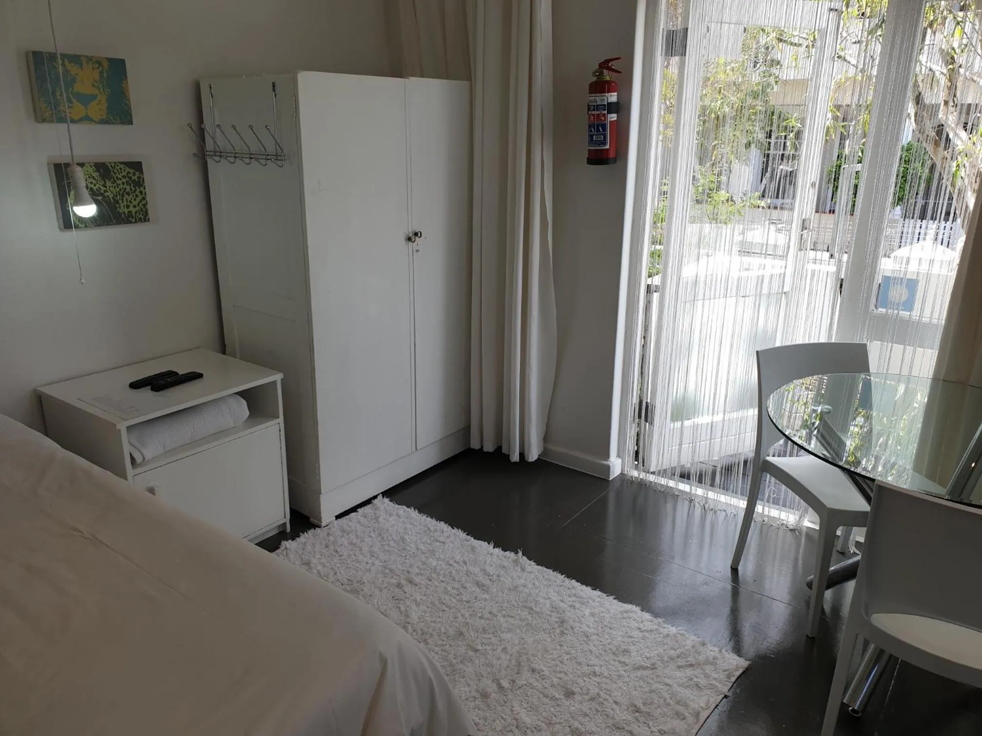 Photo of the whole room, Bed in 4 on Highworth Apartments and Studios