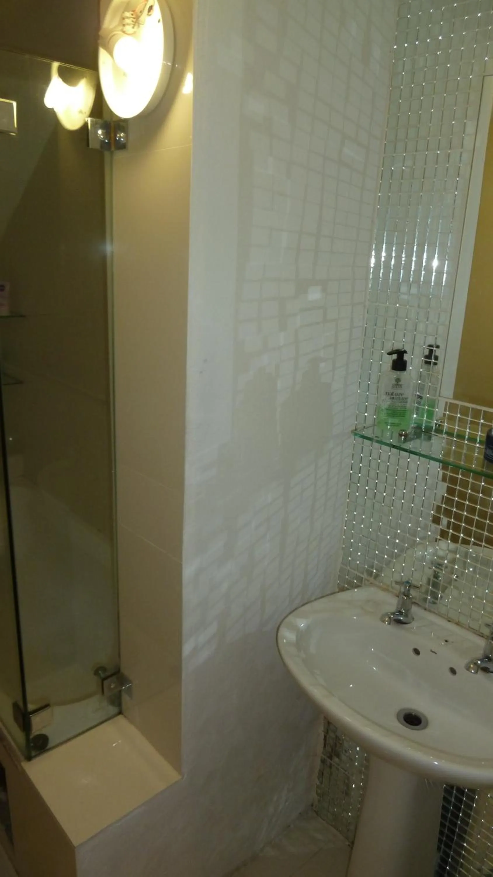 Bathroom in 4 on Highworth Apartments and Studios