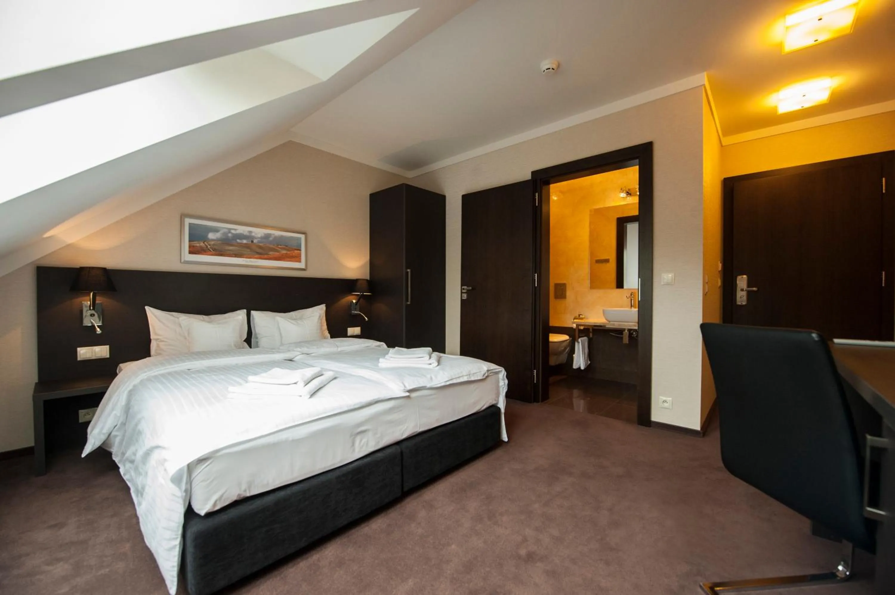 Photo of the whole room, Bed in Markus