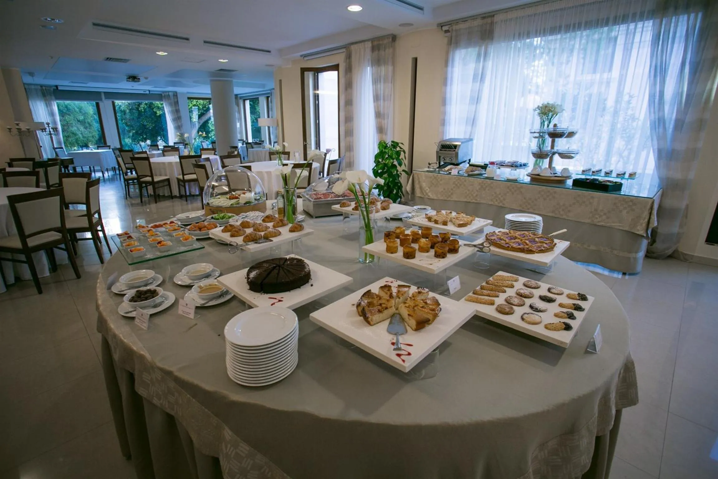 Buffet breakfast in Hotel Parco delle Fontane