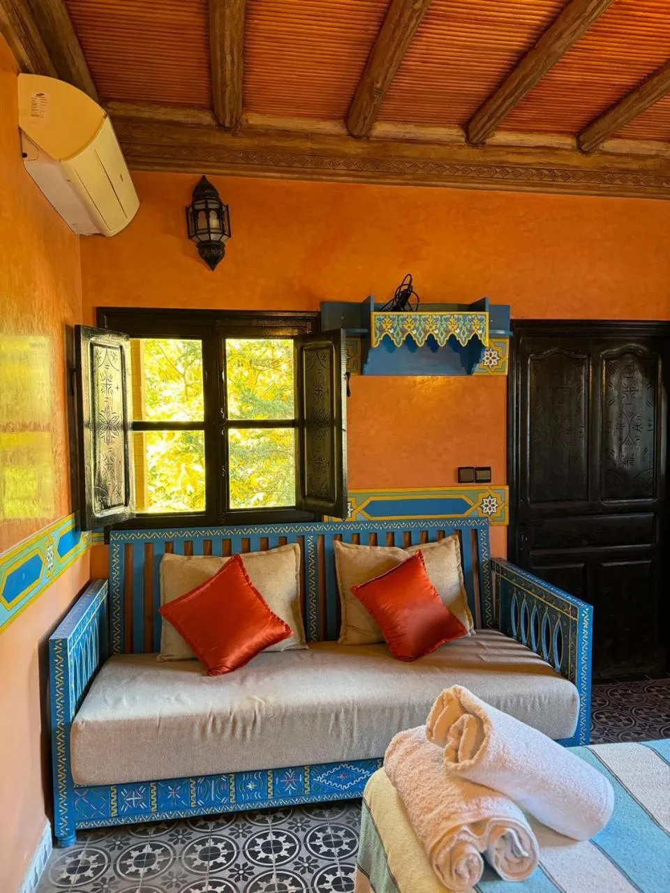 Decorative detail, Bed in Riad Jnane Imlil