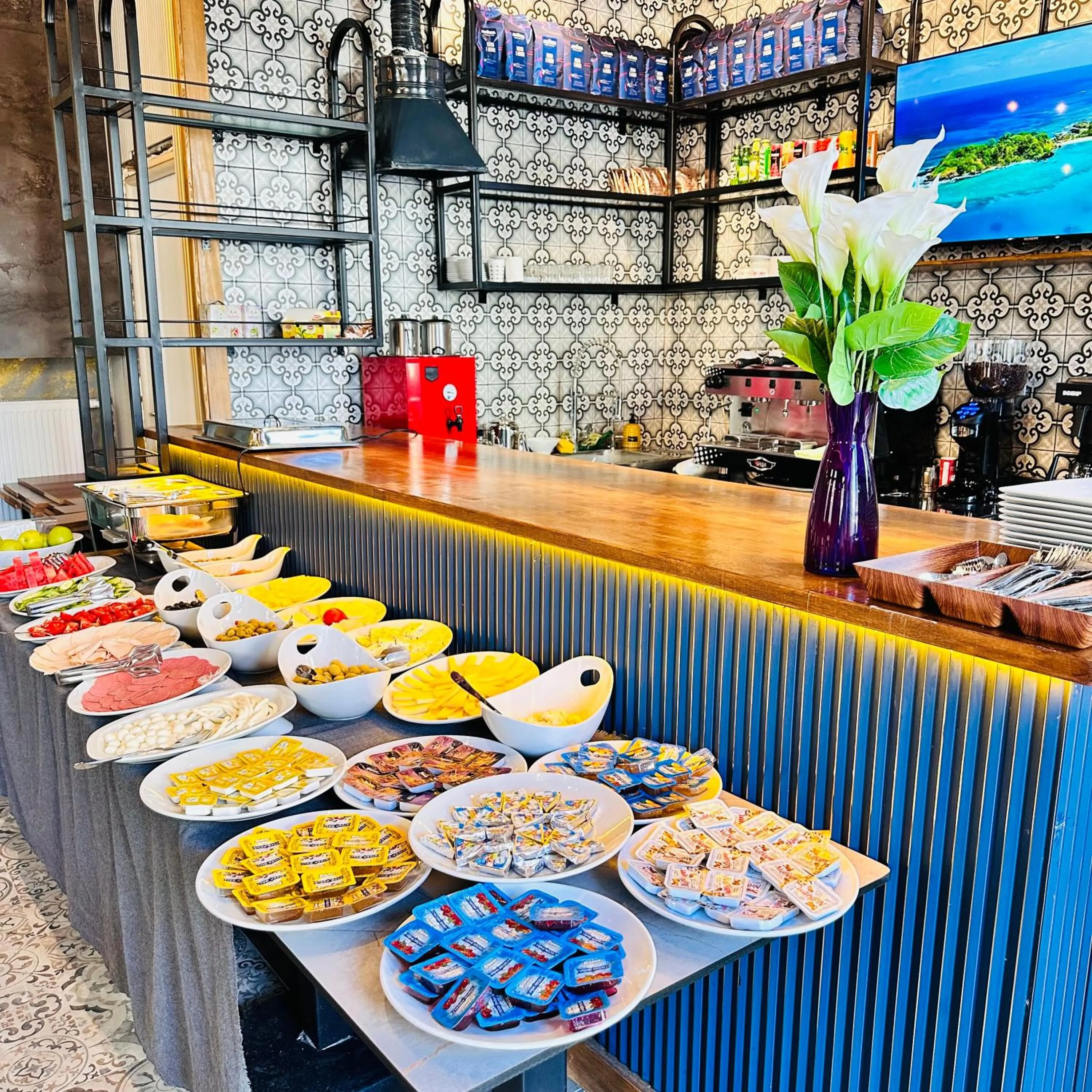 Breakfast in Newalla Hotel Old City