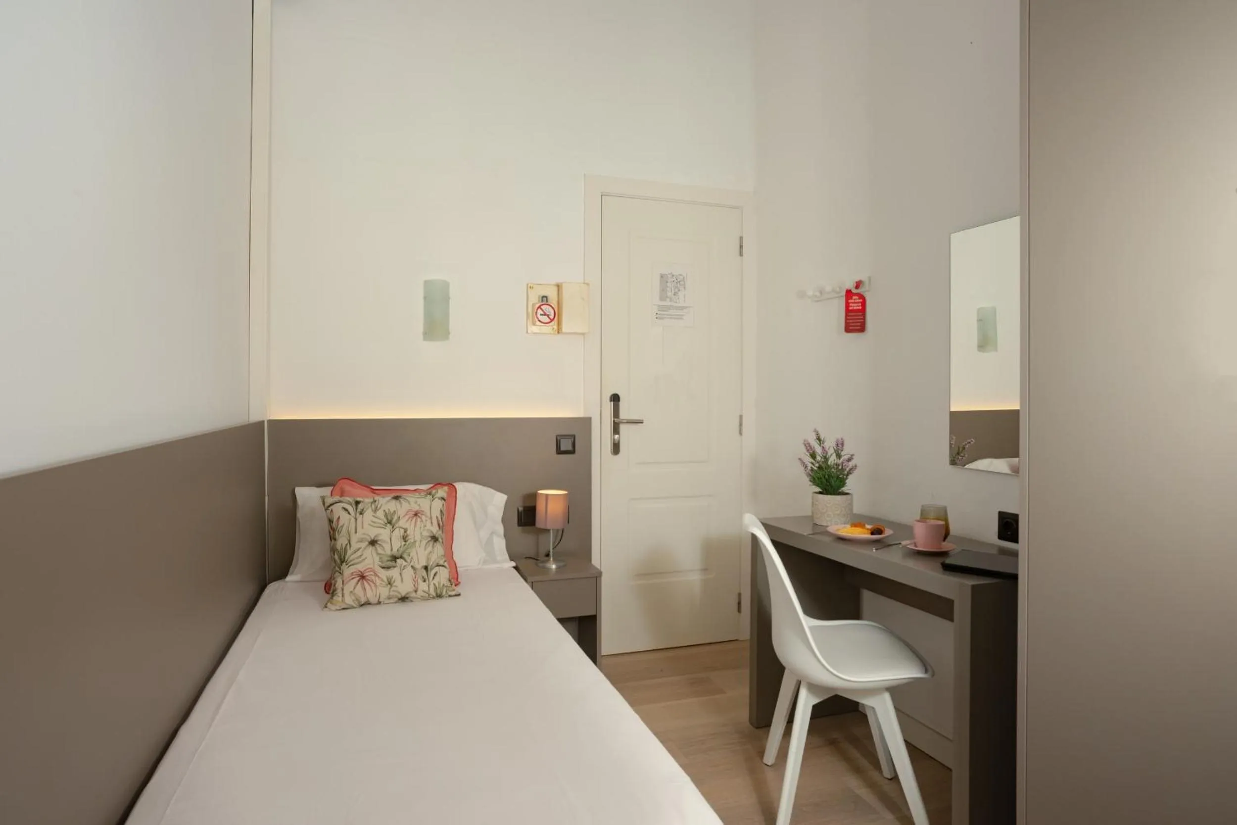 Single Room in Antonios Hostal