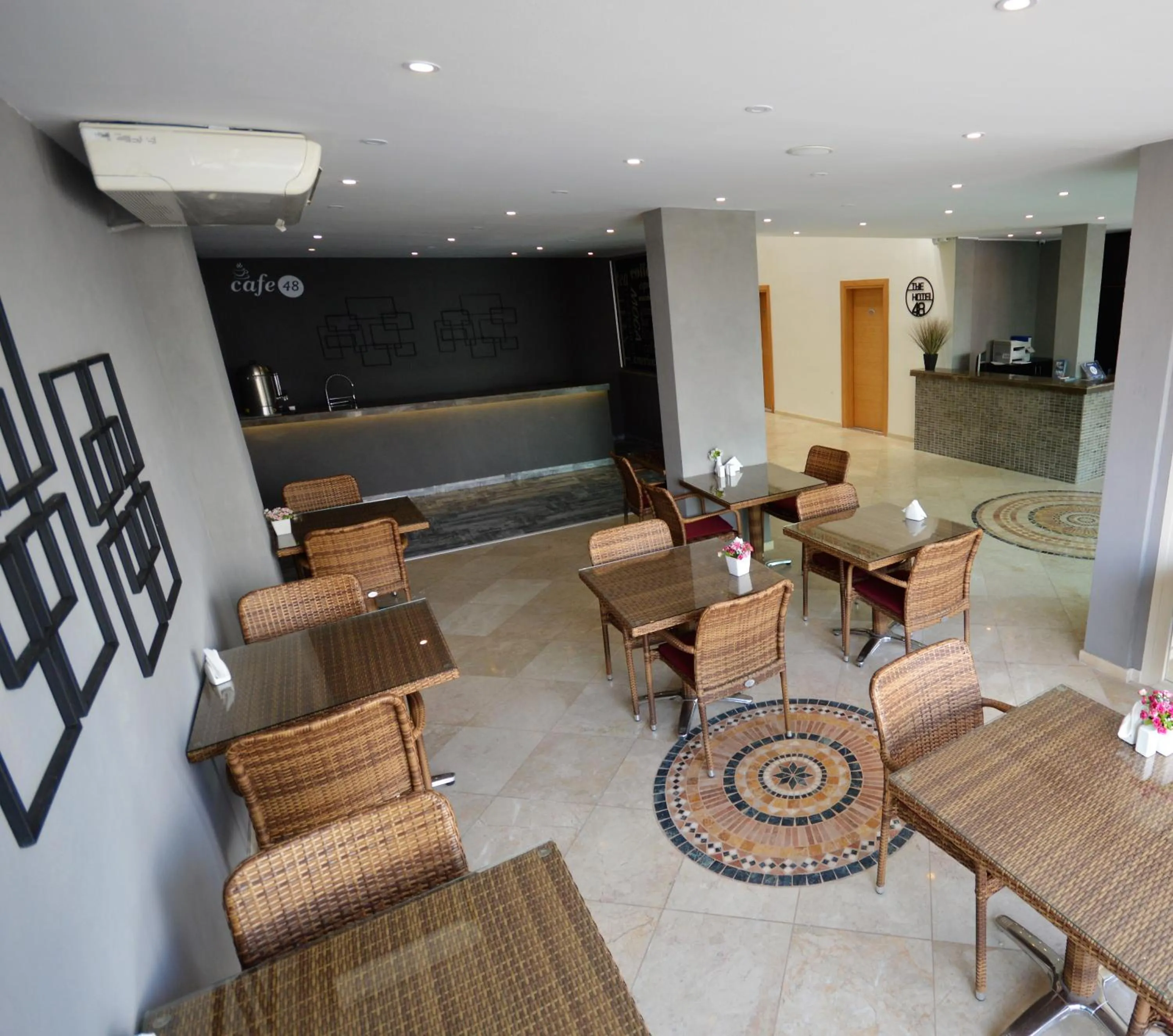 Restaurant/places to eat in The Hotel 48