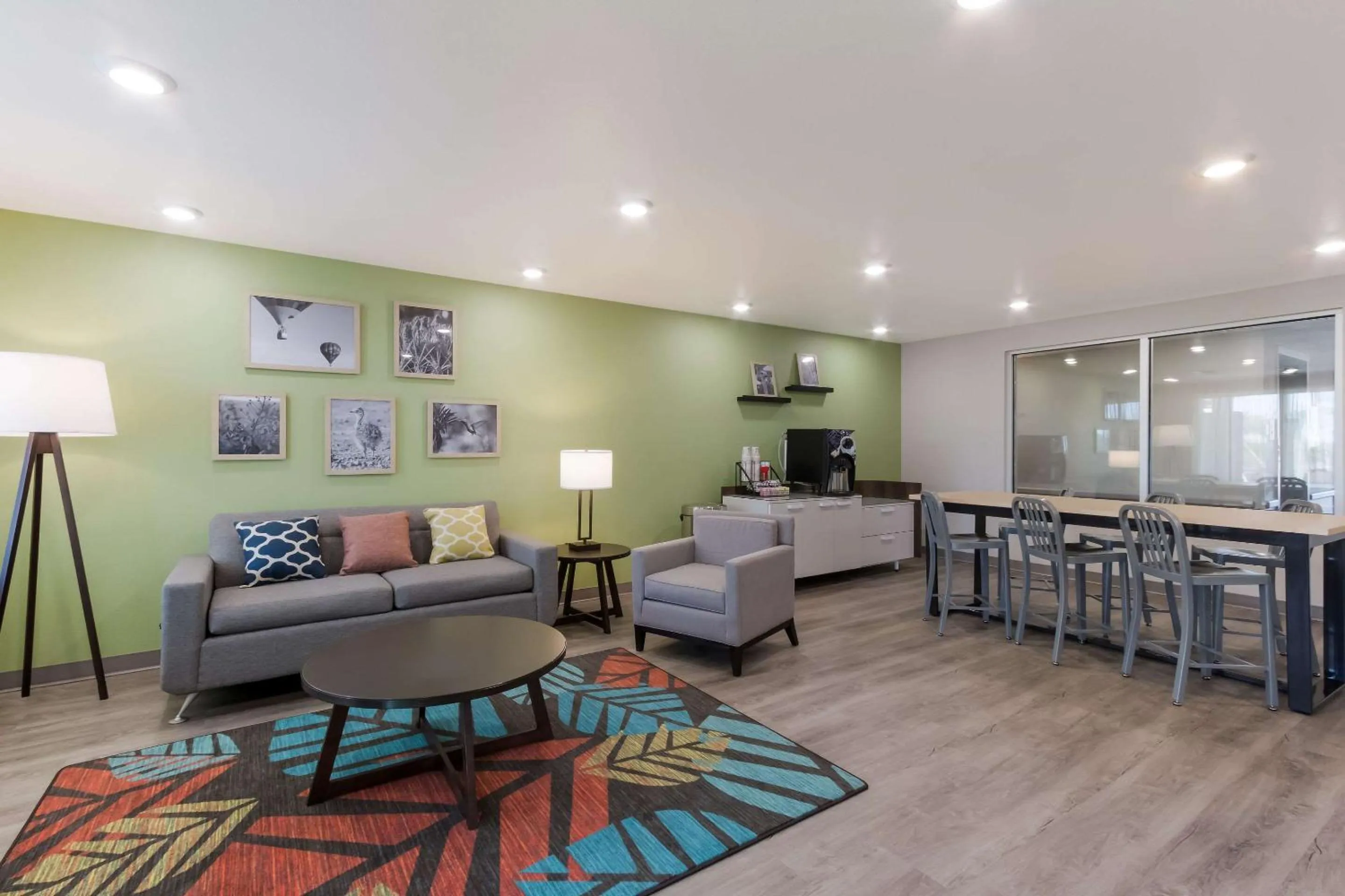 Lobby or reception in WoodSpring Suites Chandler Airport