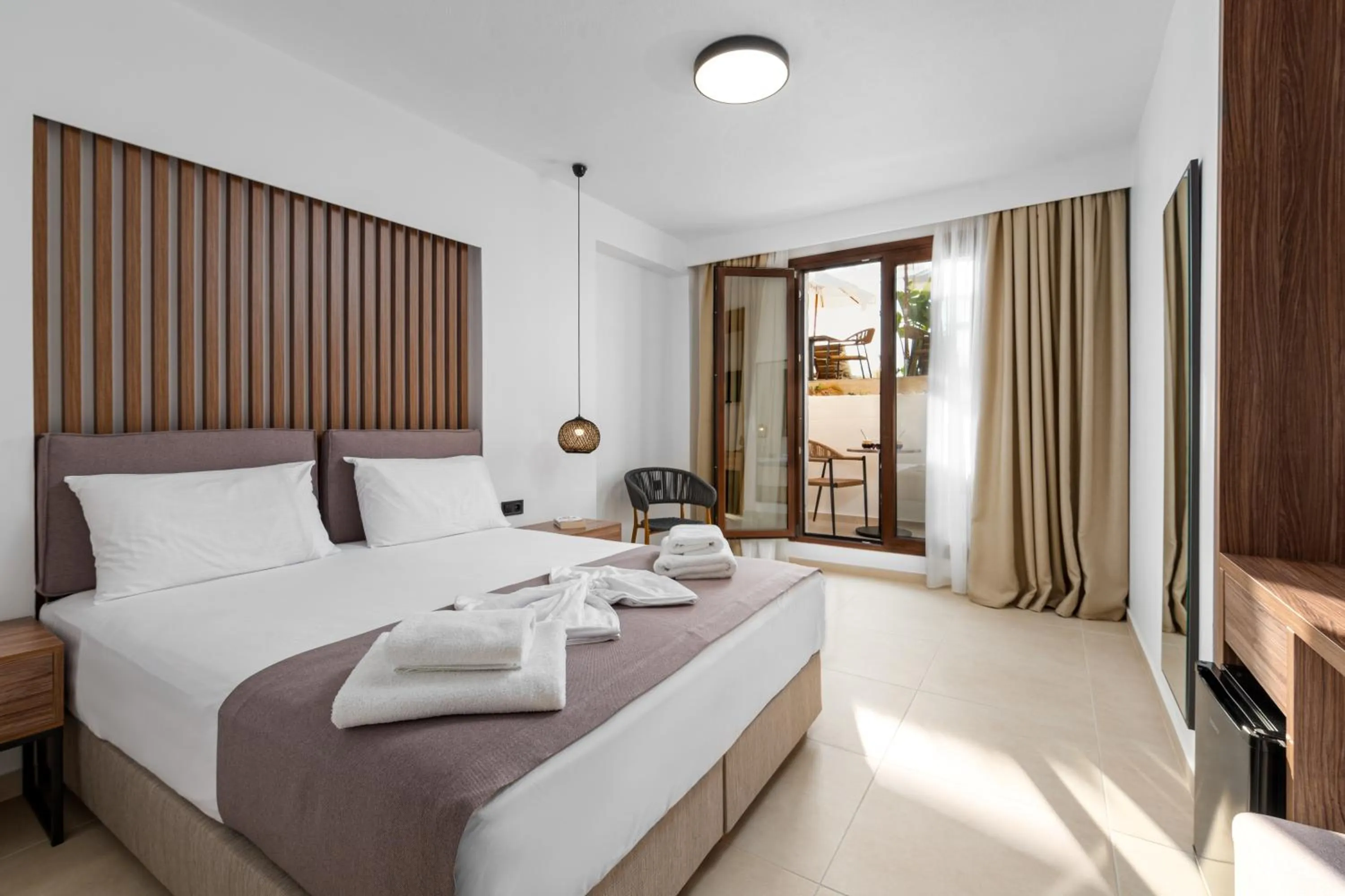 Bedroom, Bed in Verano Afytos Hotel