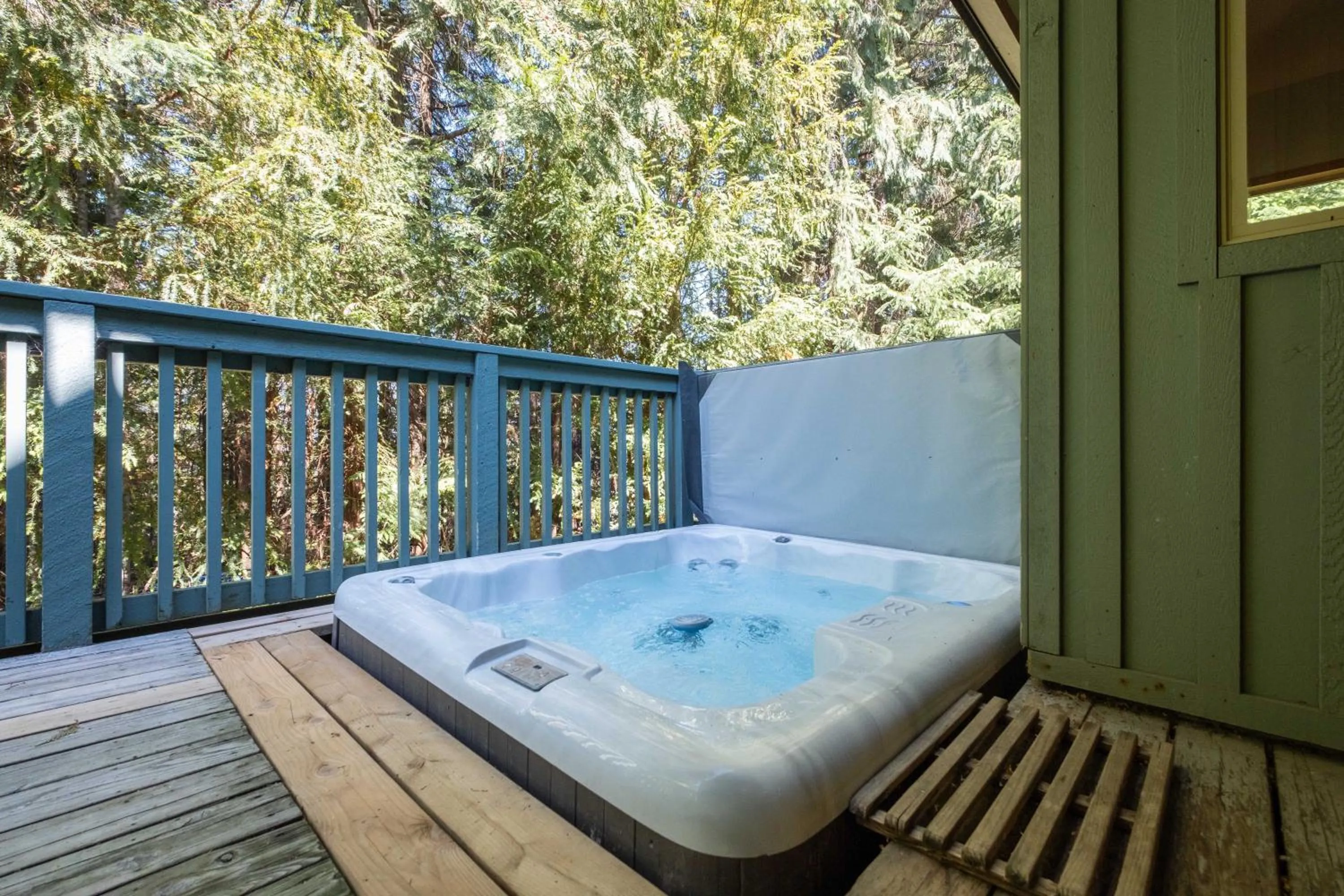 Hot Tub in Arrowhead Point by Outpost Whistler