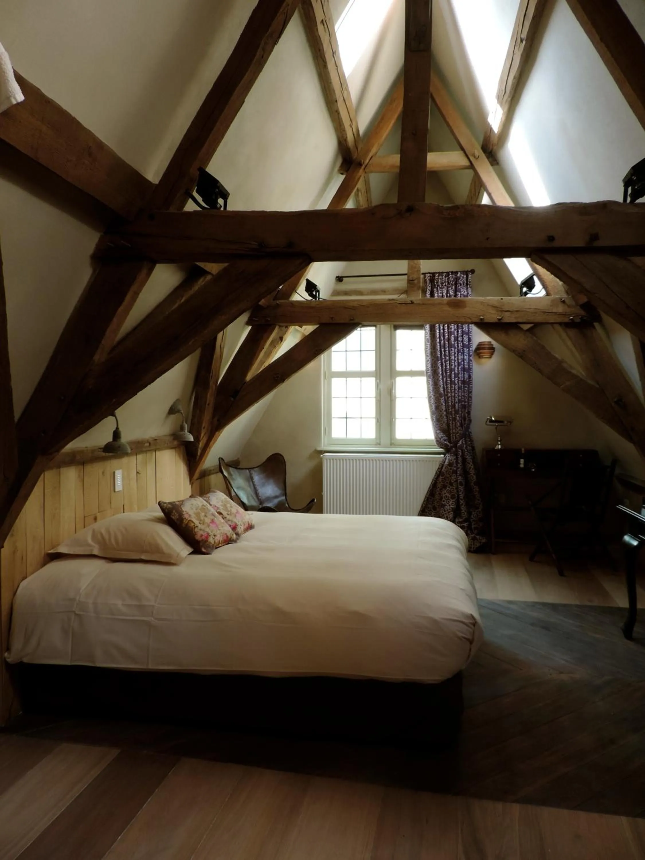 Bed in B&B Saint-Sauveur Bruges