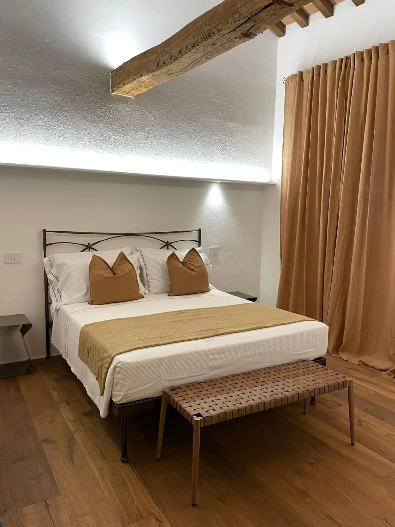 Deluxe Room in MontepulcianoLettings " Rooms and Studio " Deluxe Room in MontepulcianoLettings " Rooms and Studio "