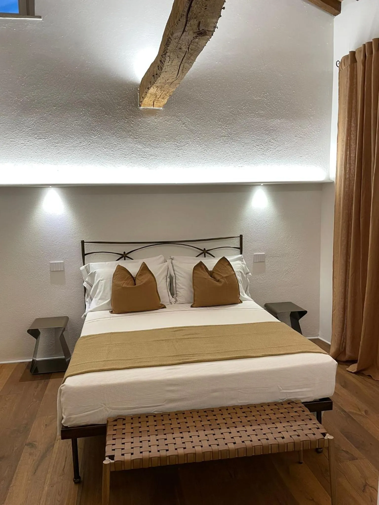 Bedroom, Bed in MontepulcianoLettings