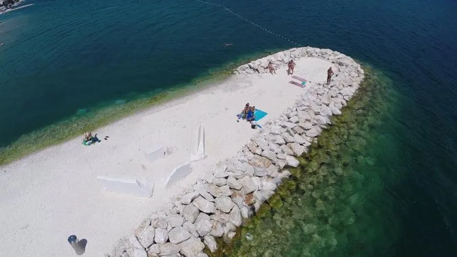 Beach in Apartments Racetin